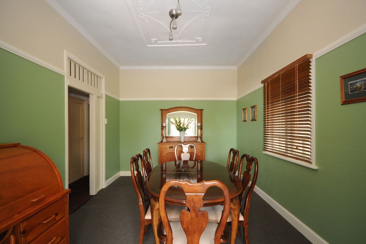 4 Lochel Street, MOUNT LOFTY QLD 4350, Mount Lofty - Thumbnail 2