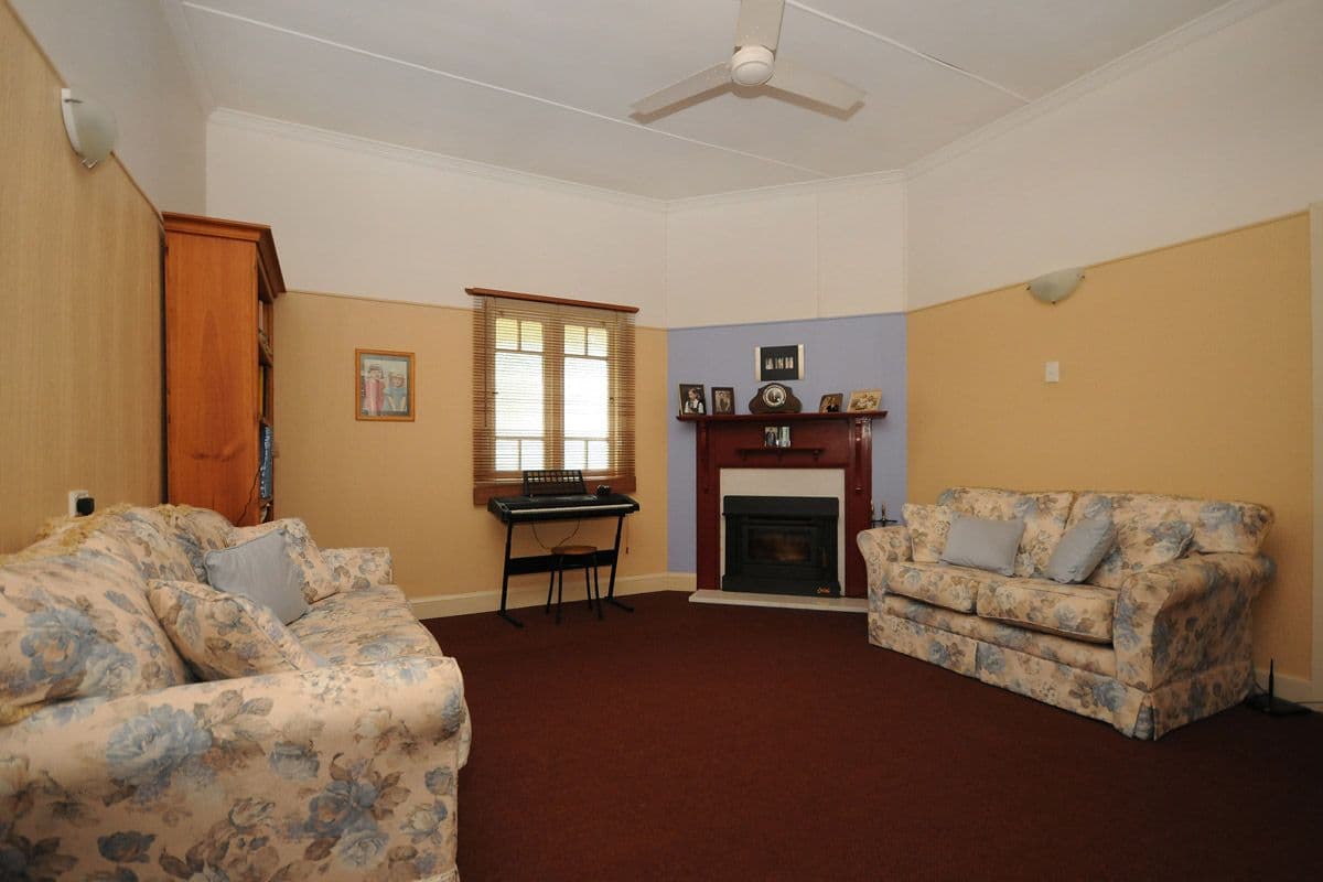 4 Lochel Street, MOUNT LOFTY QLD 4350, Mount Lofty - Thumbnail 3