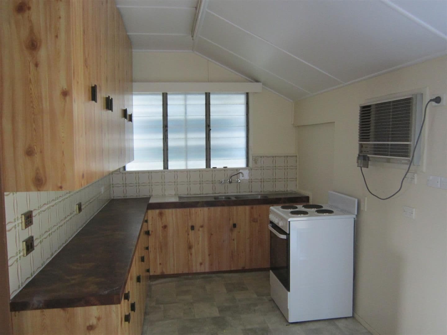 56 Pattison Street, Mount Morgan QLD 4714, Mount Morgan - Thumbnail 2