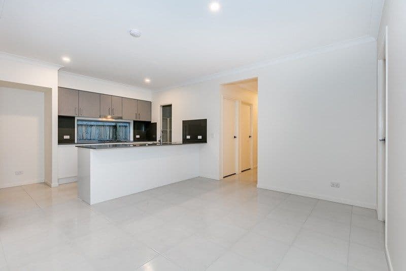 29 Mount Mee Street, Park Ridge QLD 4125, Park Ridge - Thumbnail 3