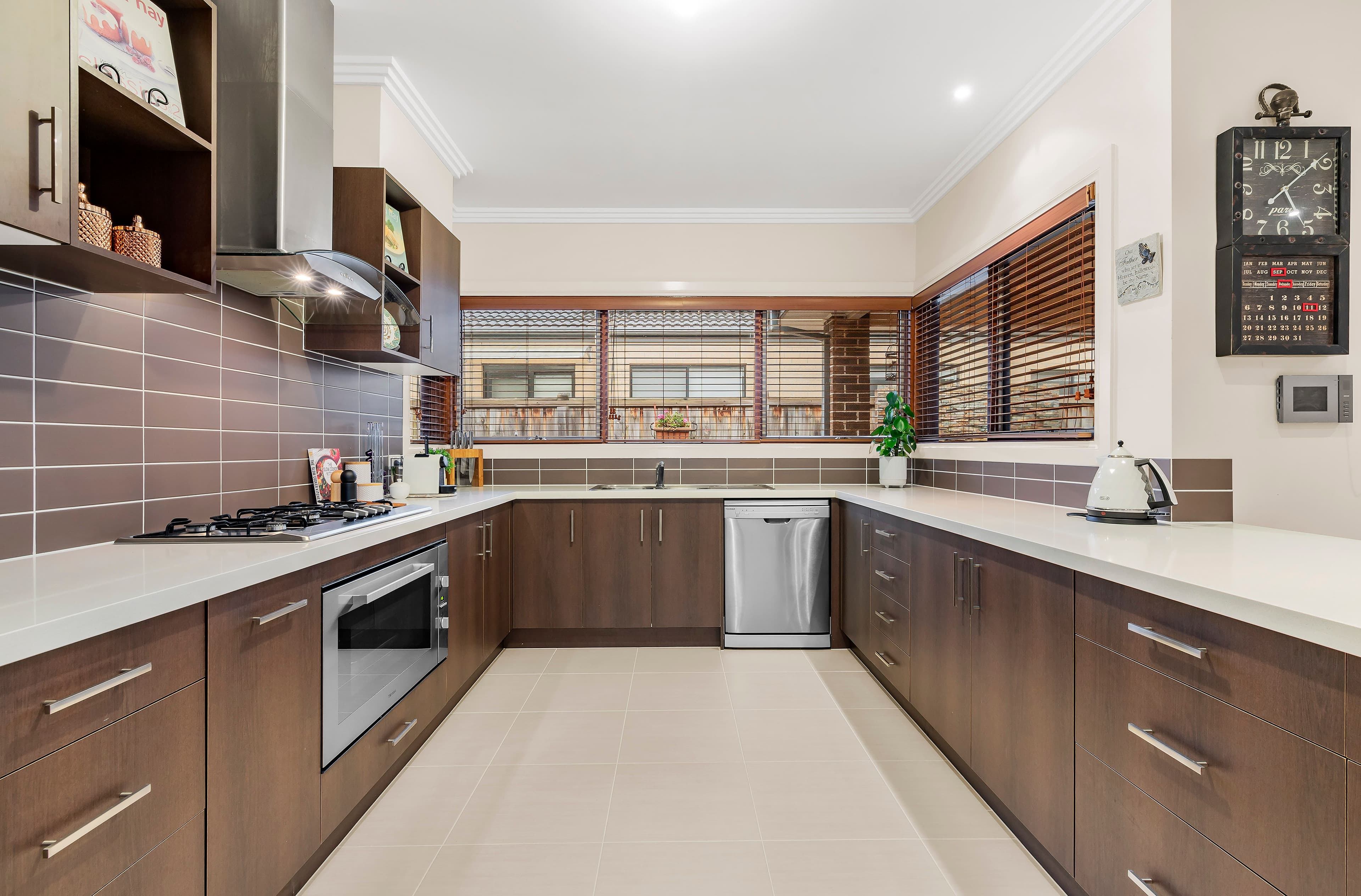 14 Cairn Drive, South Morang VIC 3752, South Morang - Thumbnail 2