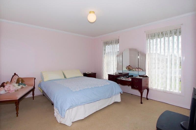 32 Albert Place, DINGLEY VILLAGE VIC 3172, Dingley Village - Thumbnail 2