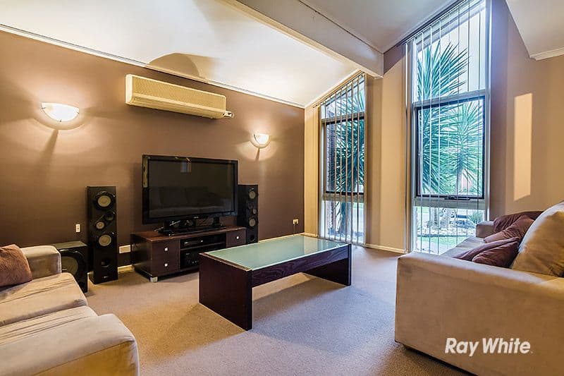 8 Kent Court, Cranbourne North VIC 3977, Cranbourne North - Thumbnail 2