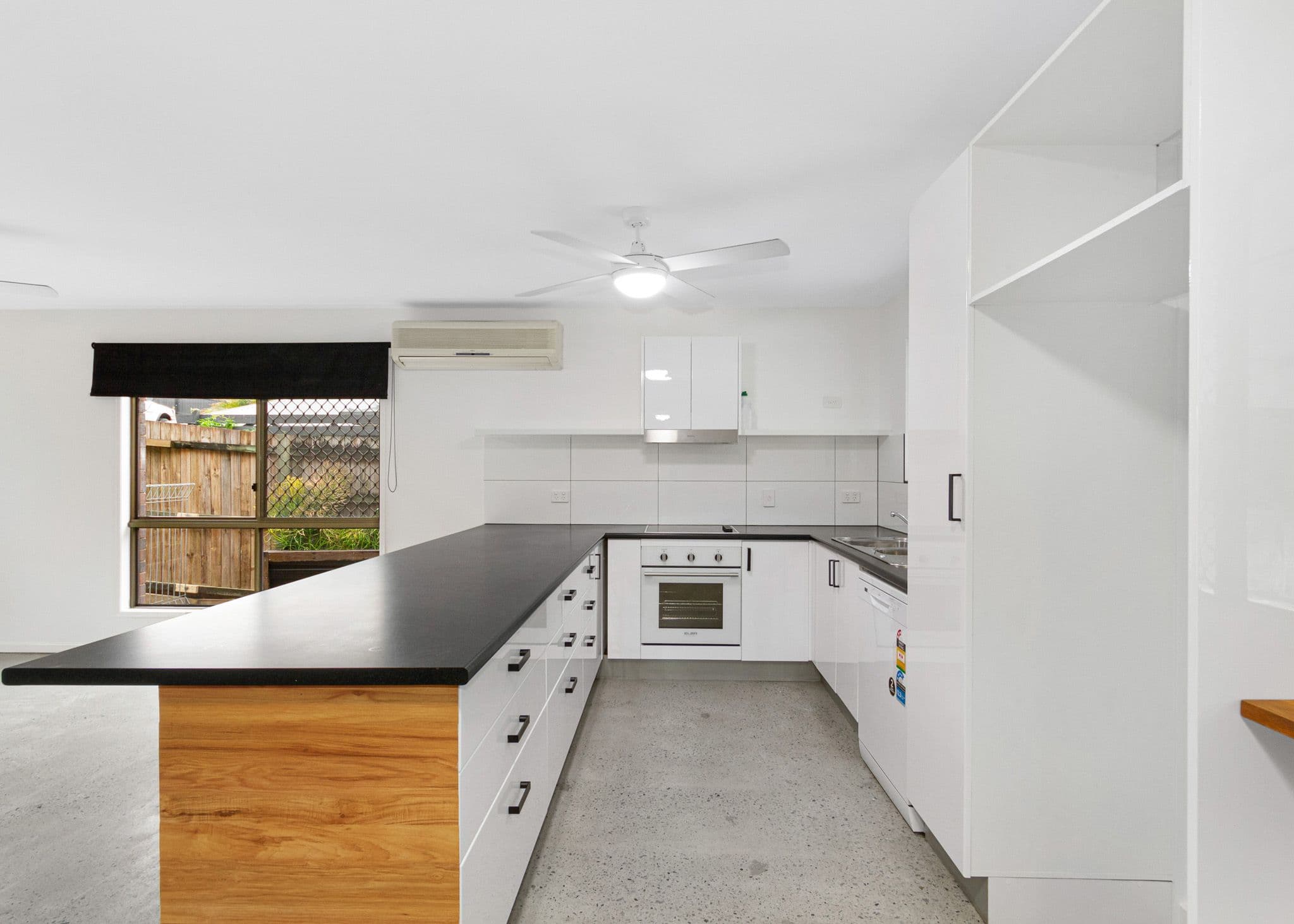 11 Pappas Way, Carrara QLD 4211, Carrara - Thumbnail 7