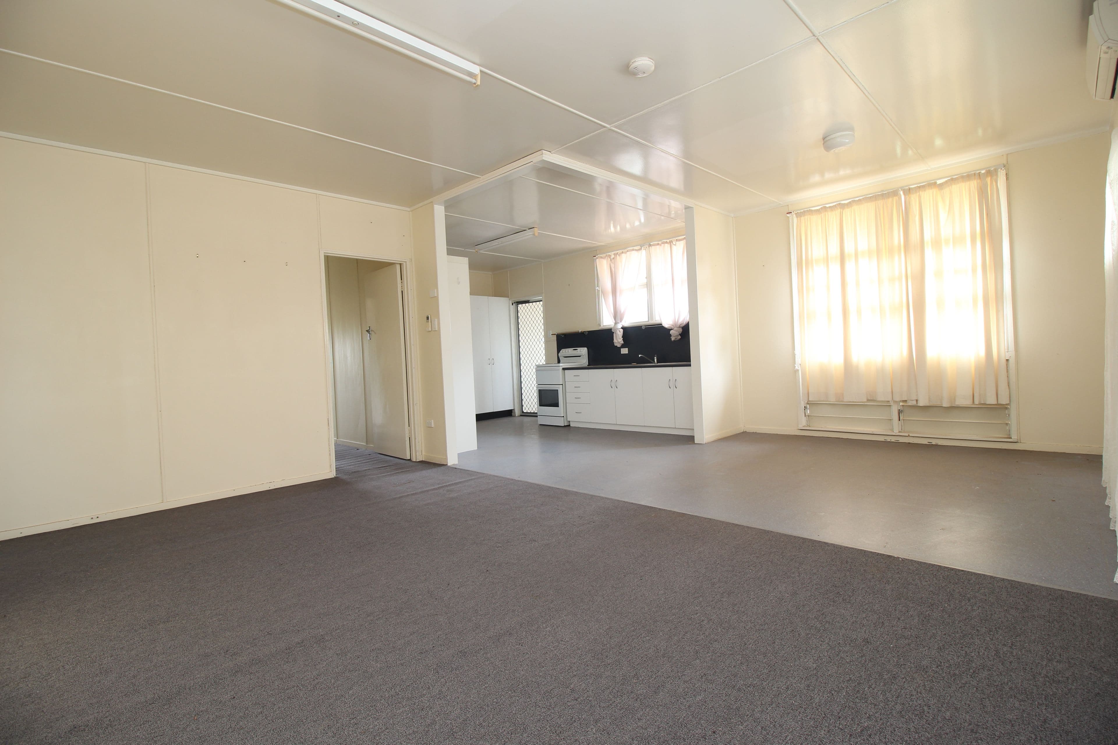 34 Old Airport Drive, Emerald QLD 4720, Emerald - Thumbnail 2
