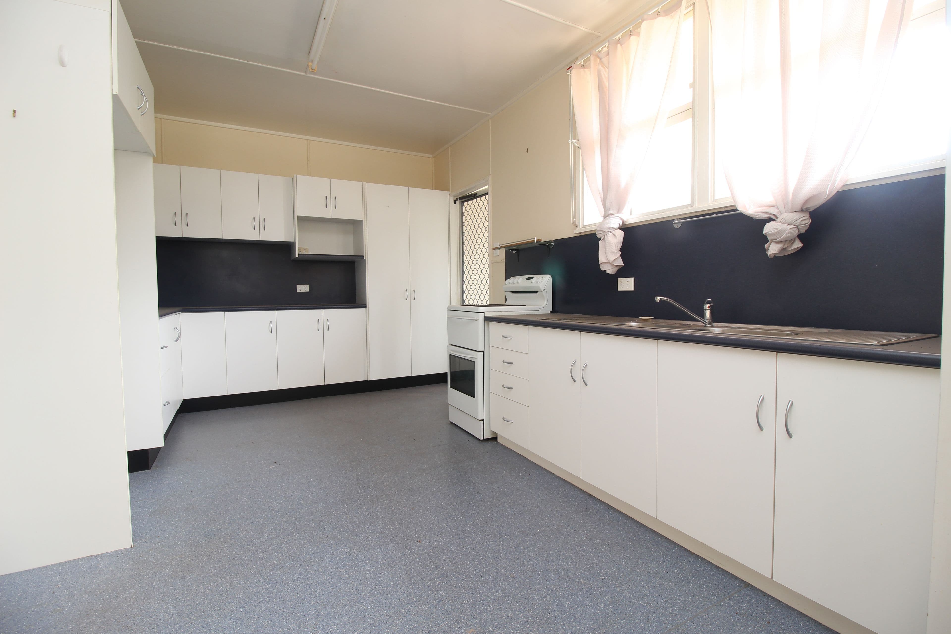 34 Old Airport Drive, Emerald QLD 4720, Emerald - Thumbnail 3