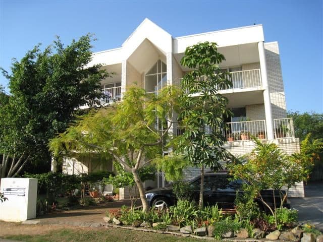 28  Walter Street, HOLLAND PARK WEST QLD 4121, Holland Park West - Image 1