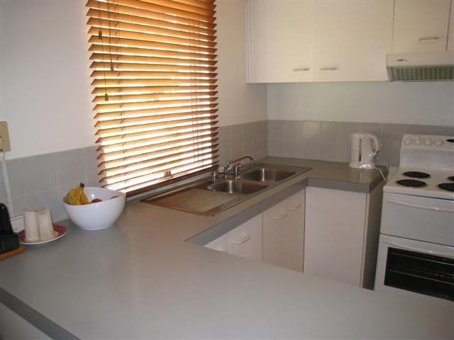 28  Walter Street, HOLLAND PARK WEST QLD 4121, Holland Park West - Thumbnail 5