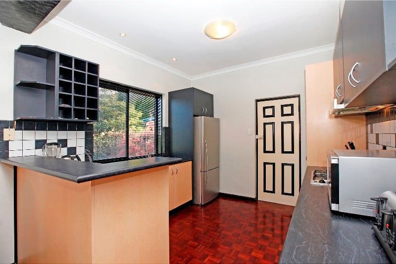 10 Hickford Street, RESERVOIR VIC 3073, Reservoir - Thumbnail 2