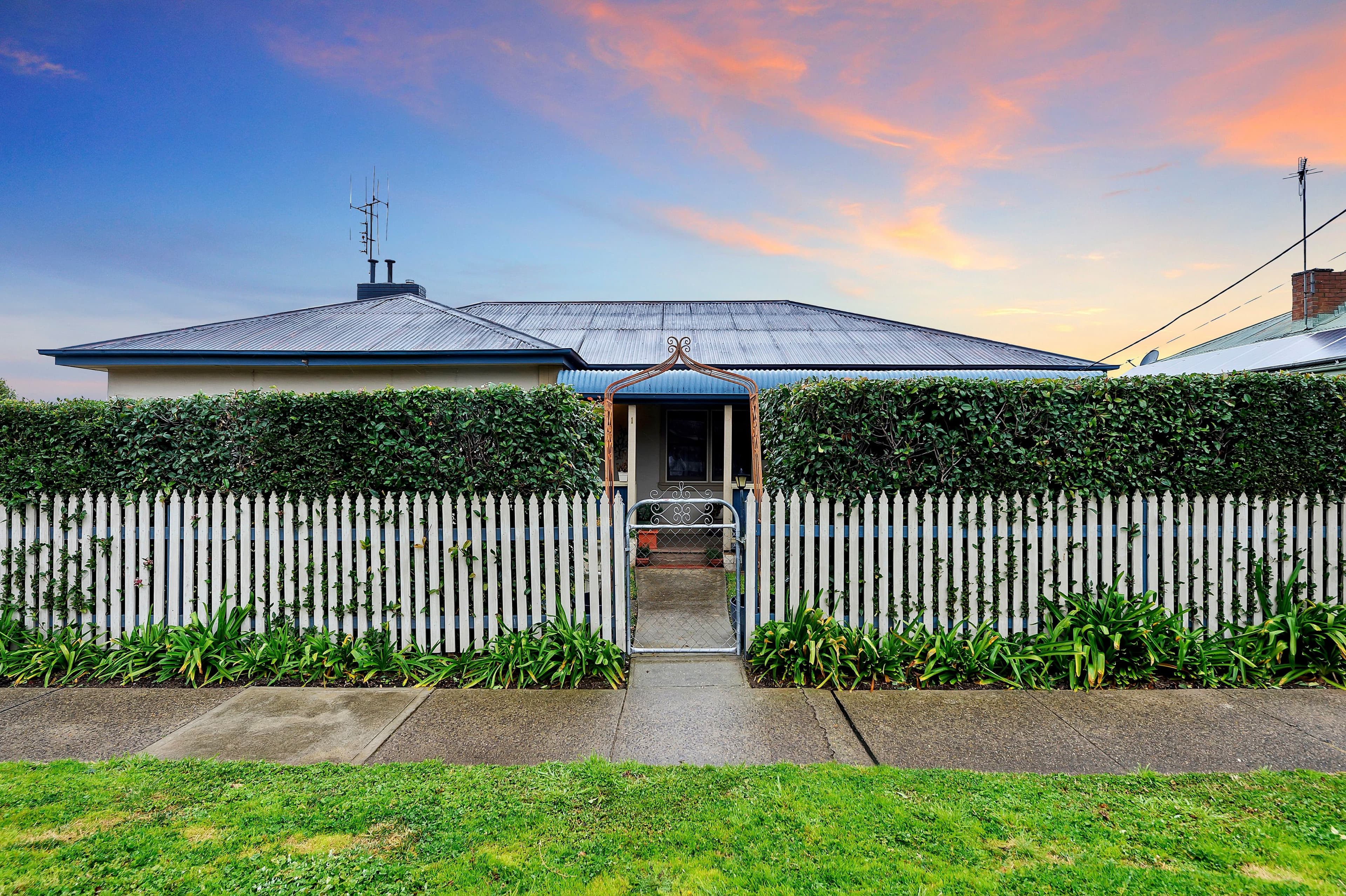 1/12 Donald Road, Queanbeyan NSW 2620, Queanbeyan - Image 1