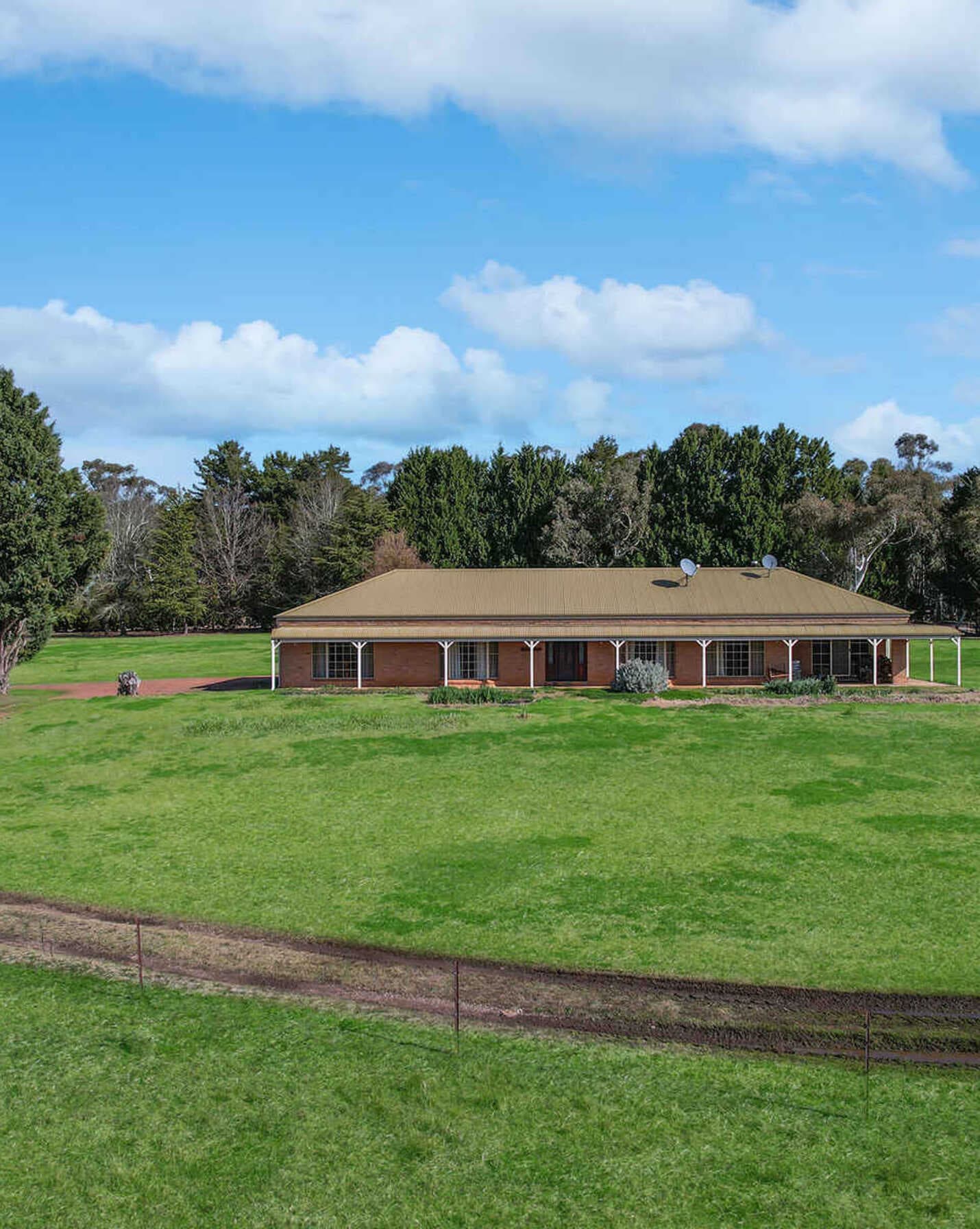 551 Inverary Road Paddys River, River - Thumbnail 2
