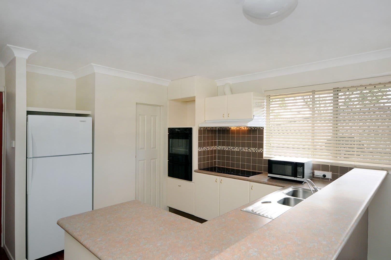 15 Rowe Street, CENTENARY HEIGHTS QLD 4350, Centenary Heights - Thumbnail 2