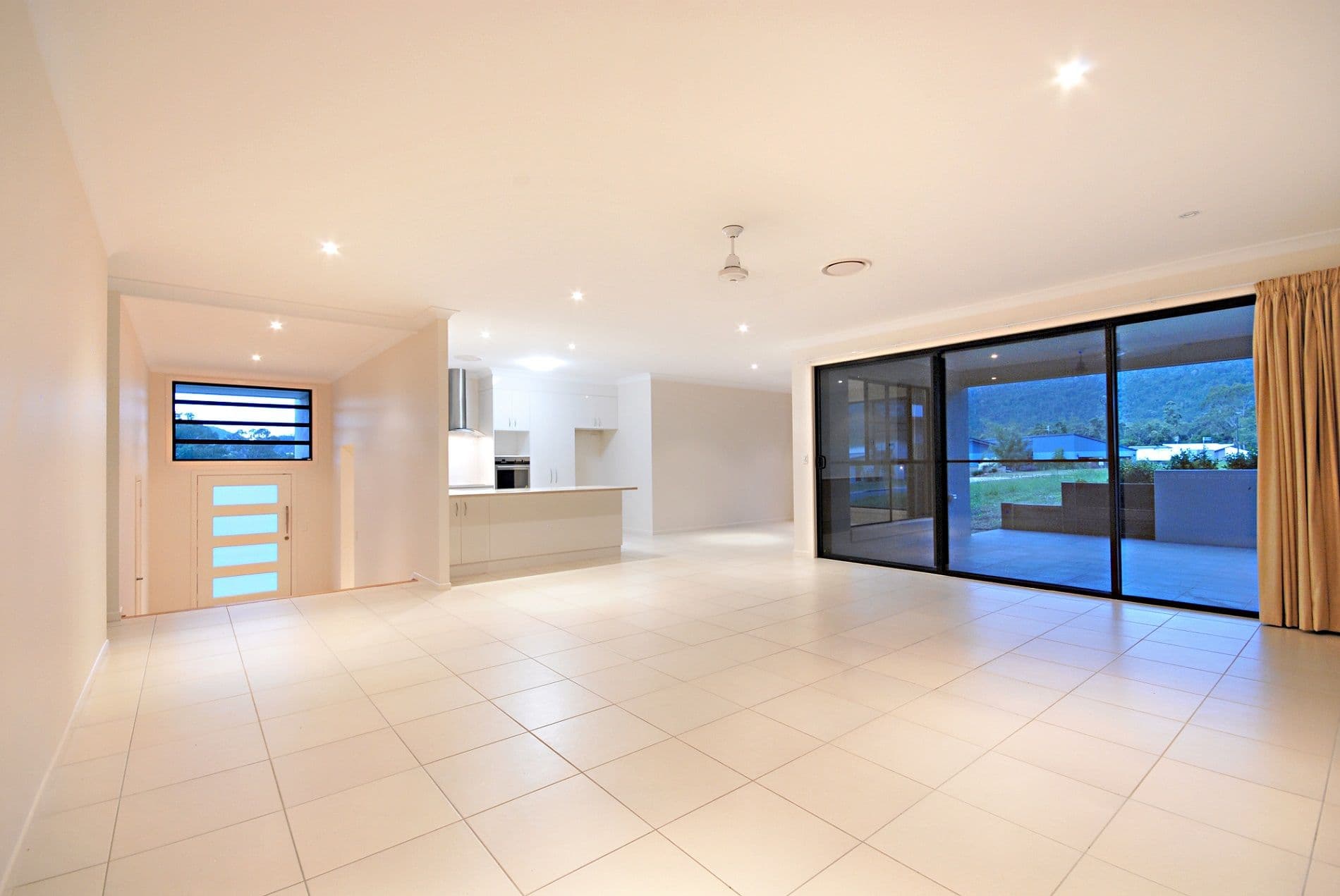 8 Armada Crescent, JUBILEE POCKET QLD 4802, Jubilee Pocket - Thumbnail 2