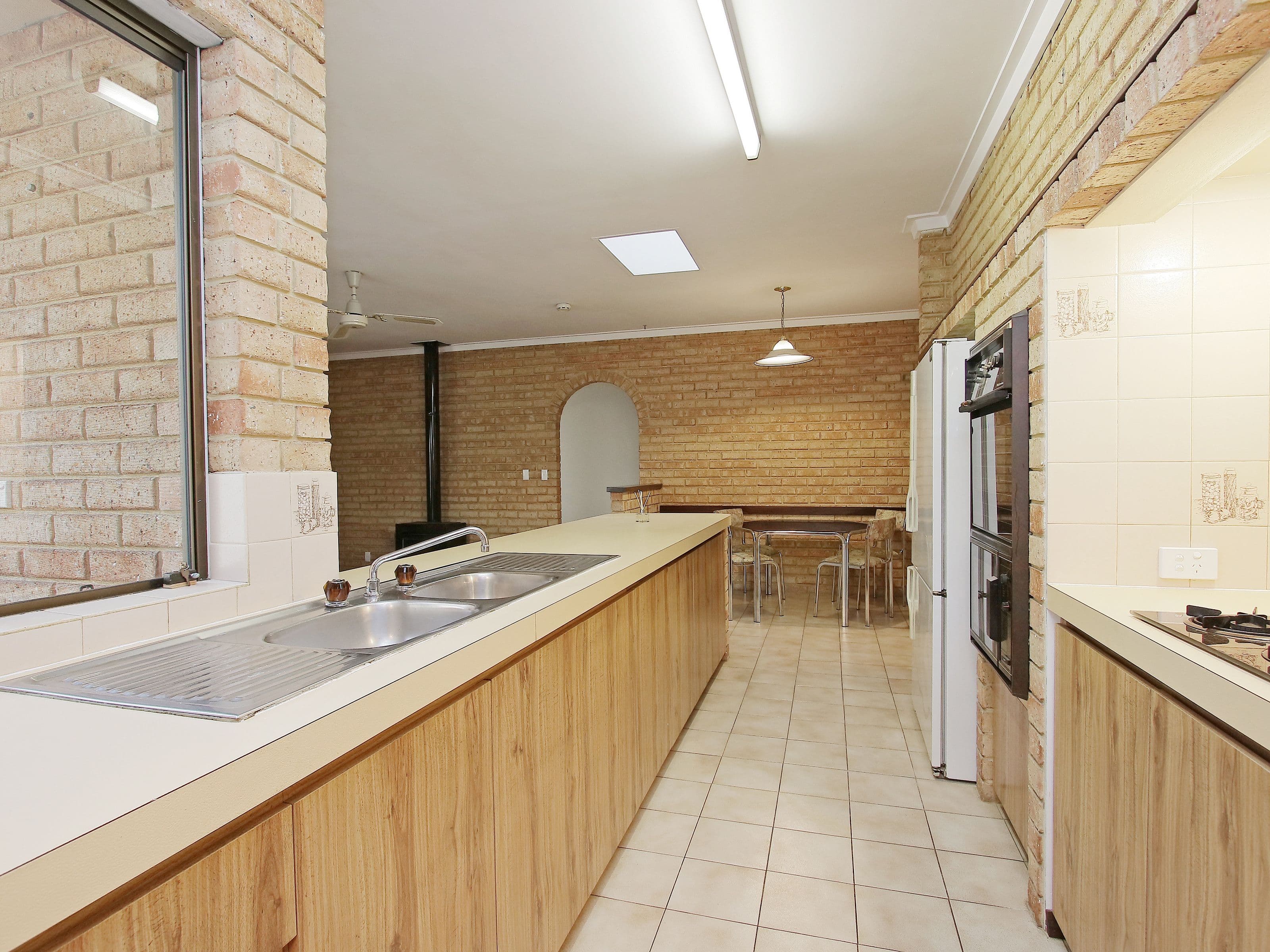 11 Malone Court, Thornlie WA 6108, Thornlie - Thumbnail 2