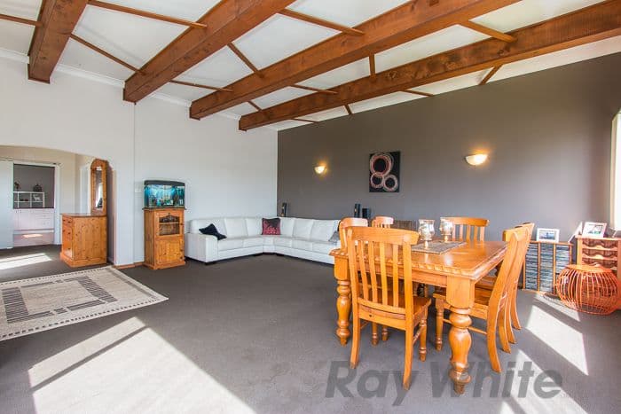 28 Village Bay Close, Marks Point - Thumbnail 3
