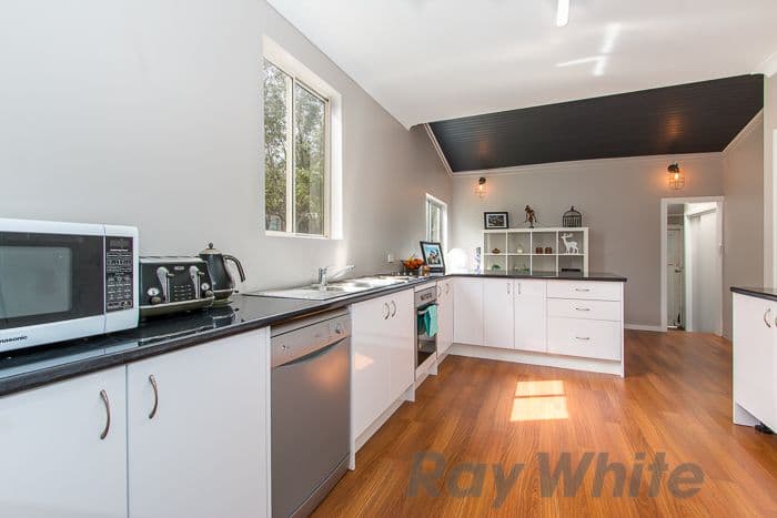 28 Village Bay Close, Marks Point - Thumbnail 5
