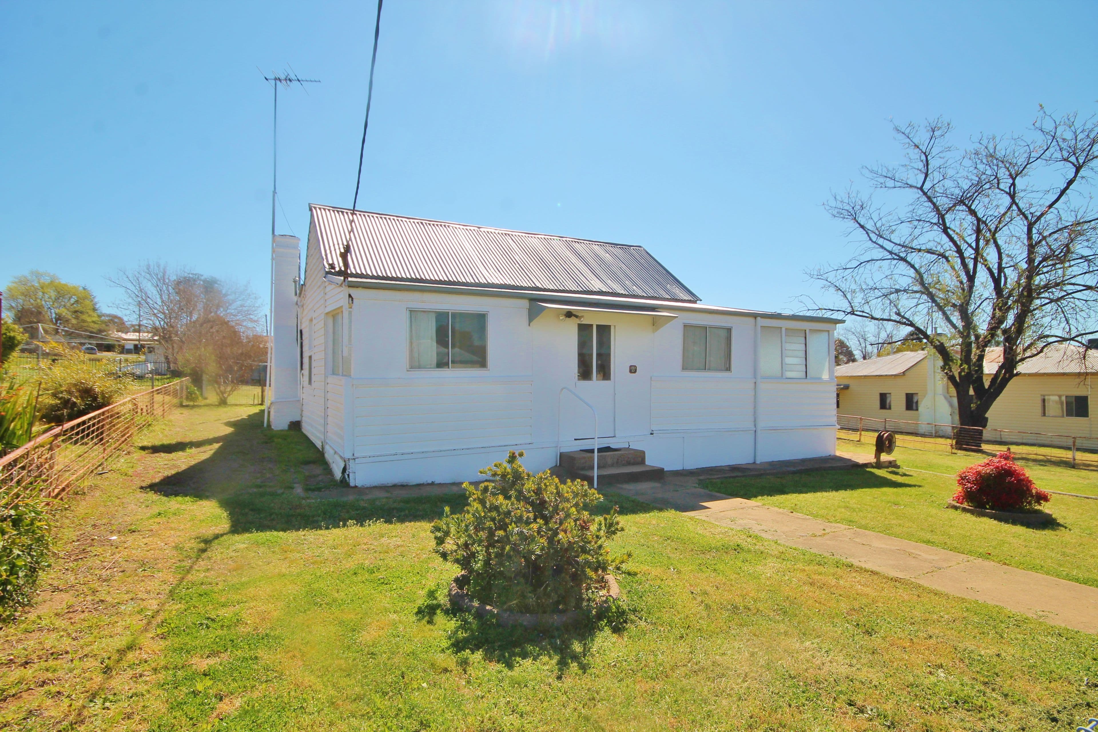 13 Yass Street, Young NSW 2594, Young - Thumbnail 2