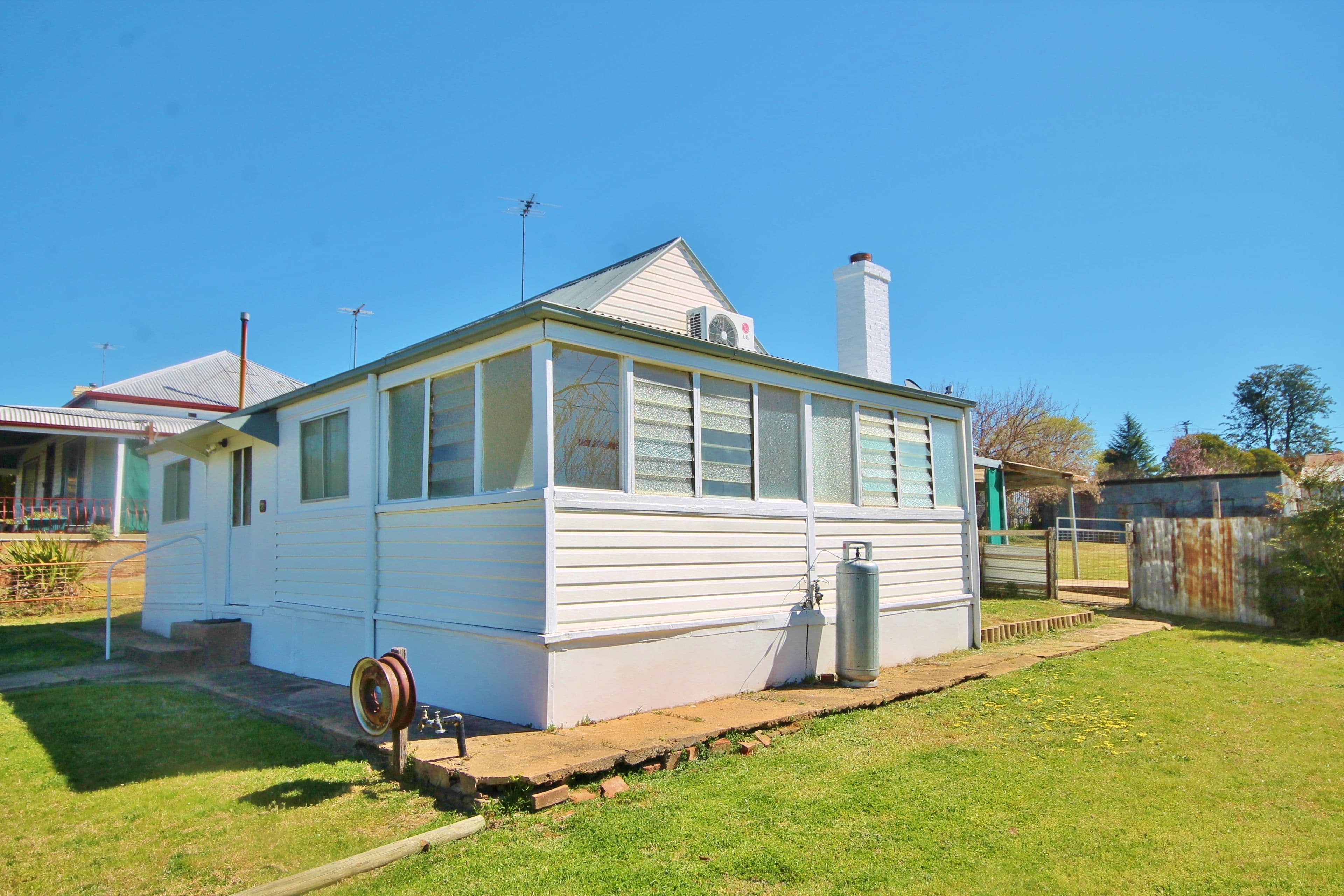 13 Yass Street, Young NSW 2594, Young - Thumbnail 4