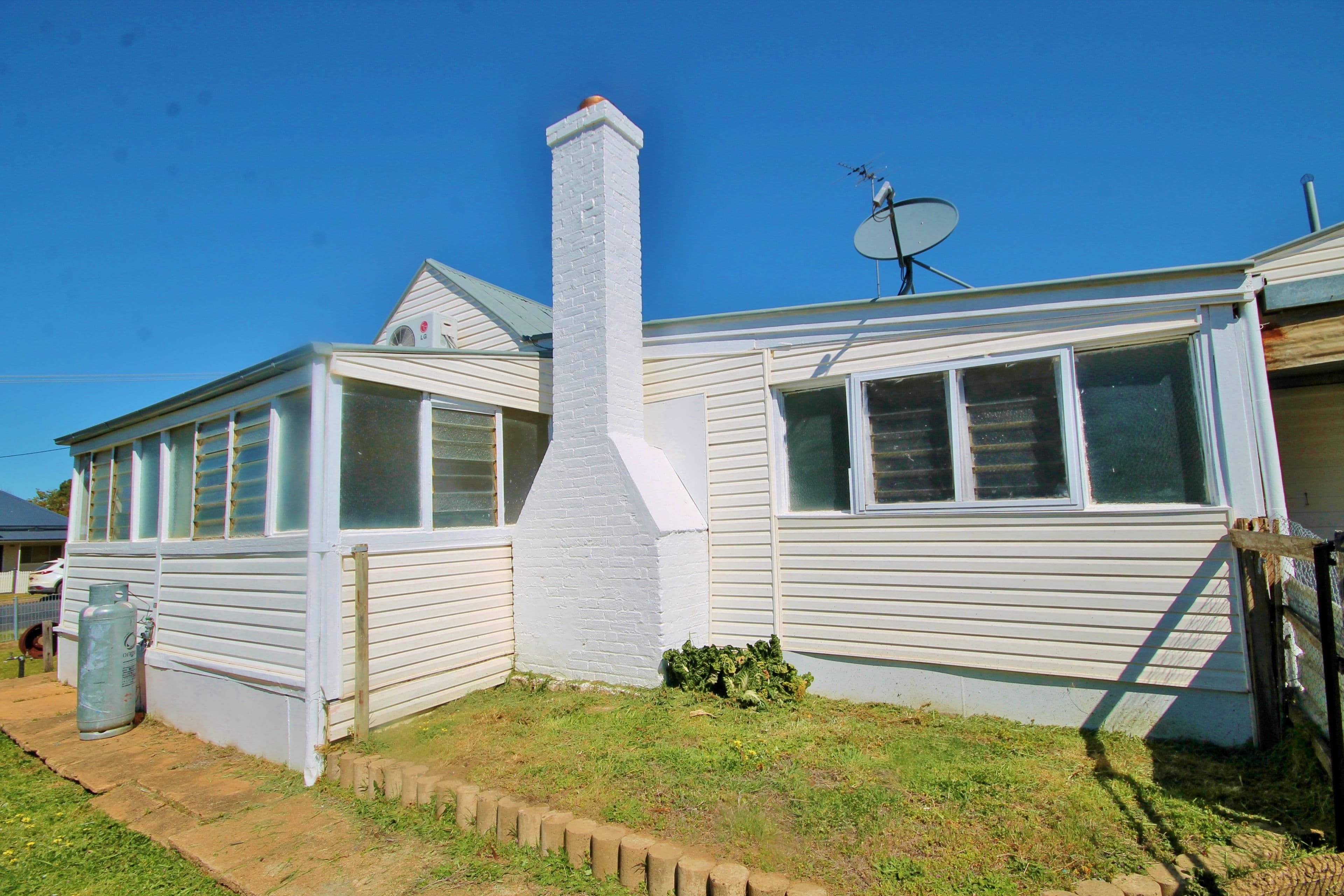 13 Yass Street, Young NSW 2594, Young - Thumbnail 5