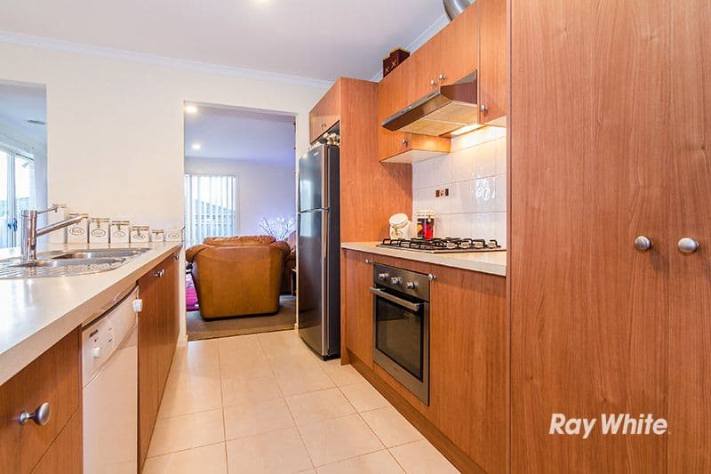 15 Penshurst Way, Cranbourne North VIC 3977, Cranbourne North - Thumbnail 3