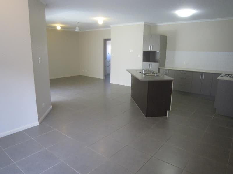 43 Timberlea Drive E, BENTLEY PARK QLD 4869, Bentley Park - Thumbnail 4