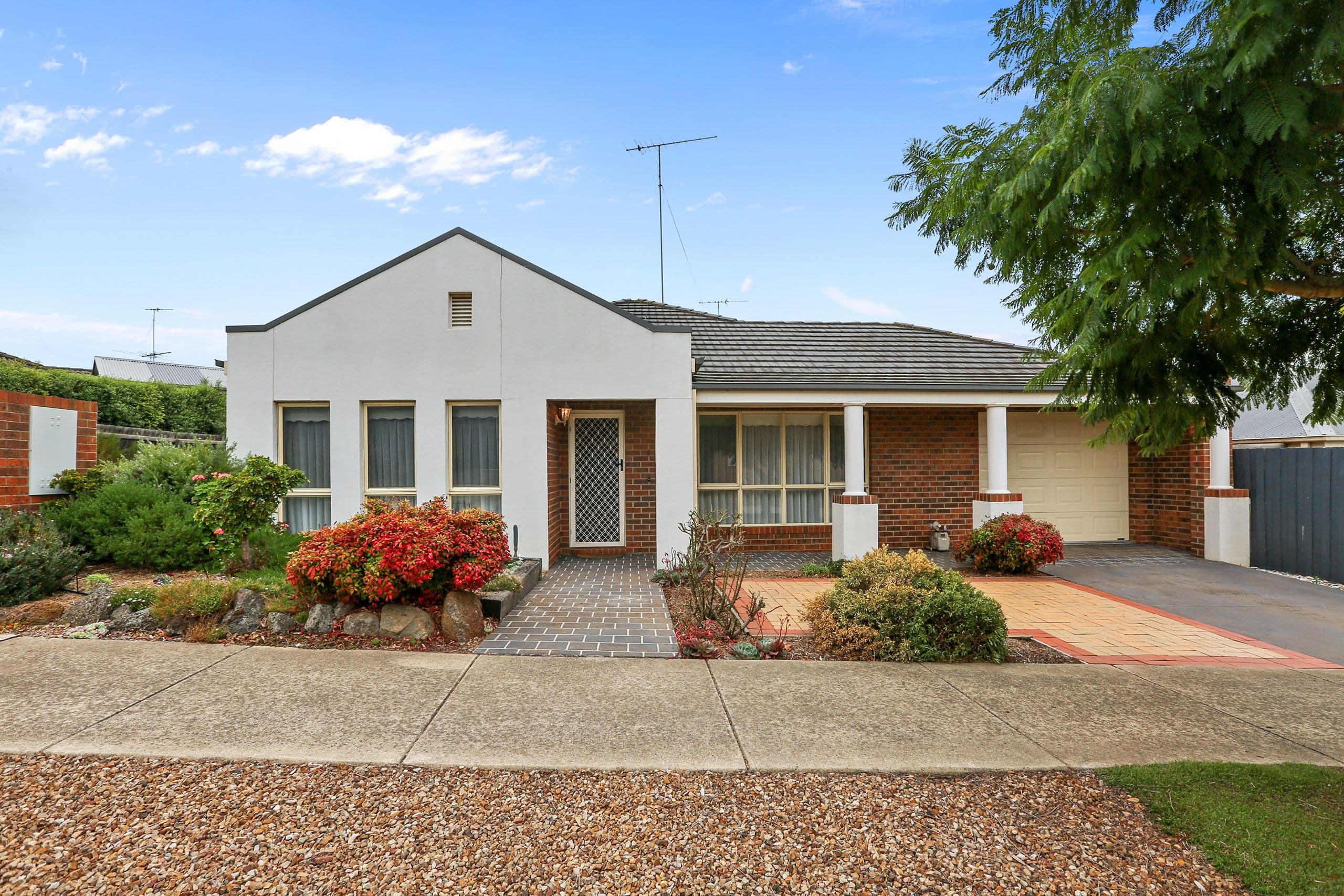 11 Cedarville Close, Highton VIC 3216, Highton - Image 1