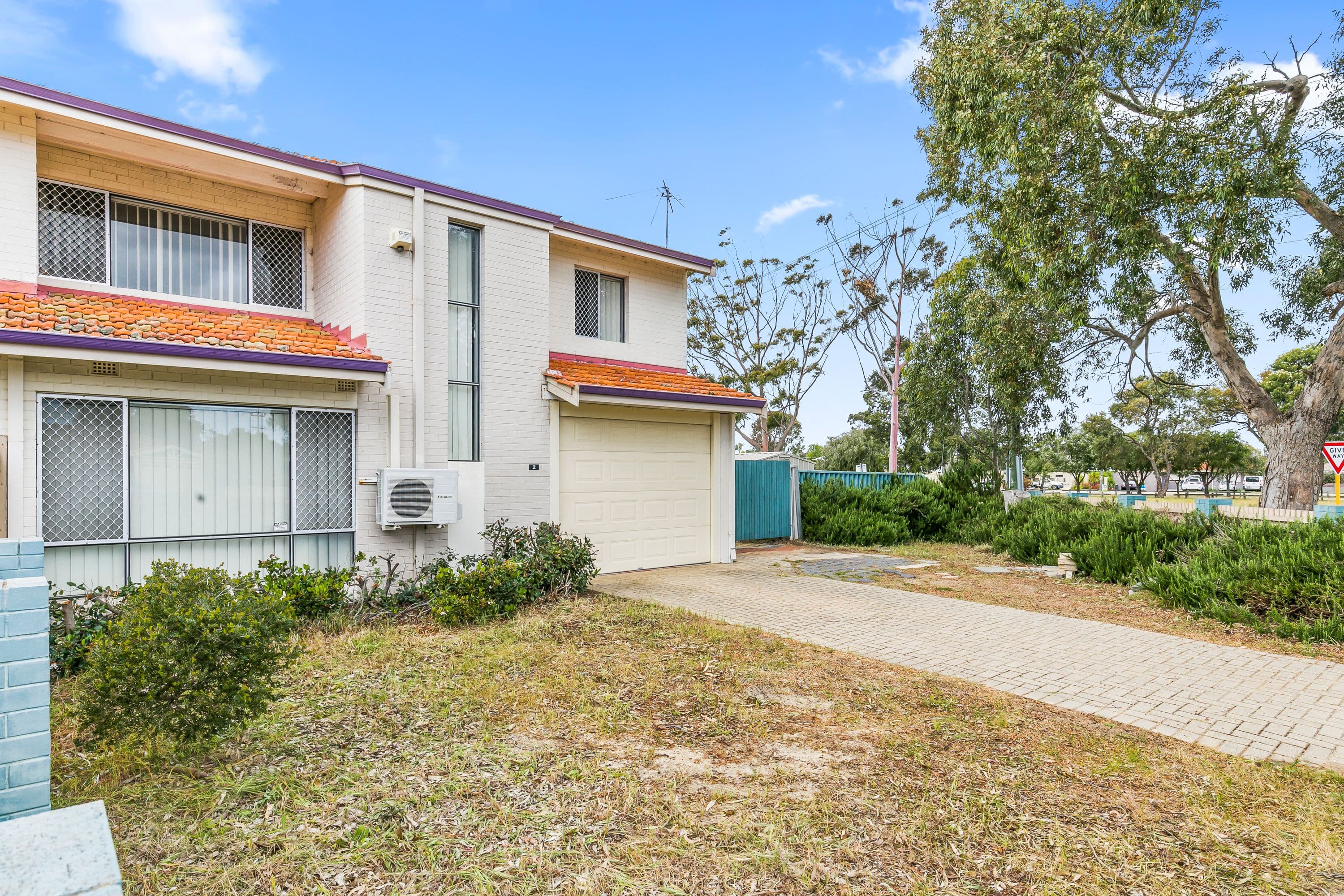2 Hainsworth Avenue, Girrawheen WA 6064, Girrawheen - Thumbnail 2