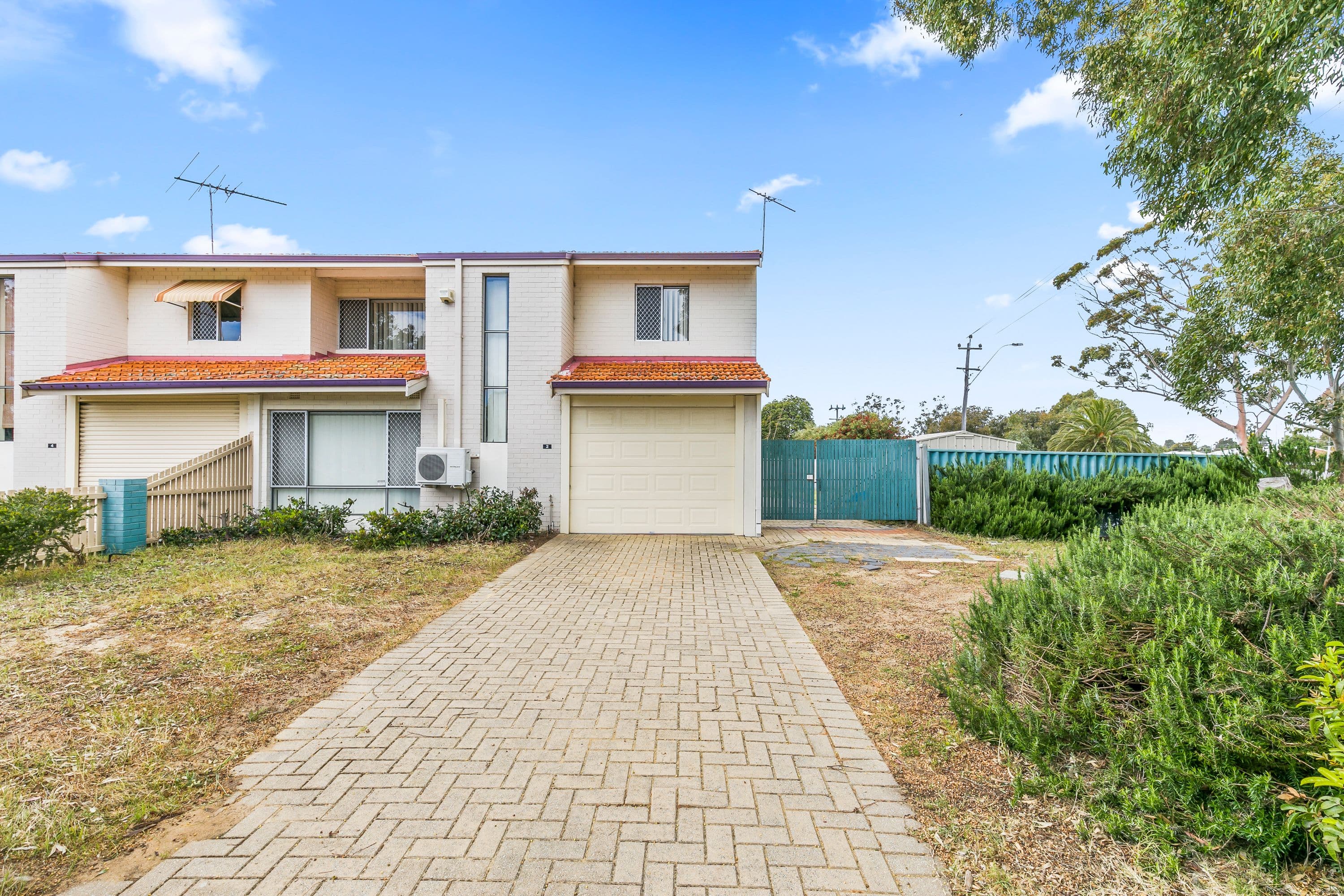 2 Hainsworth Avenue, Girrawheen WA 6064, Girrawheen - Thumbnail 3
