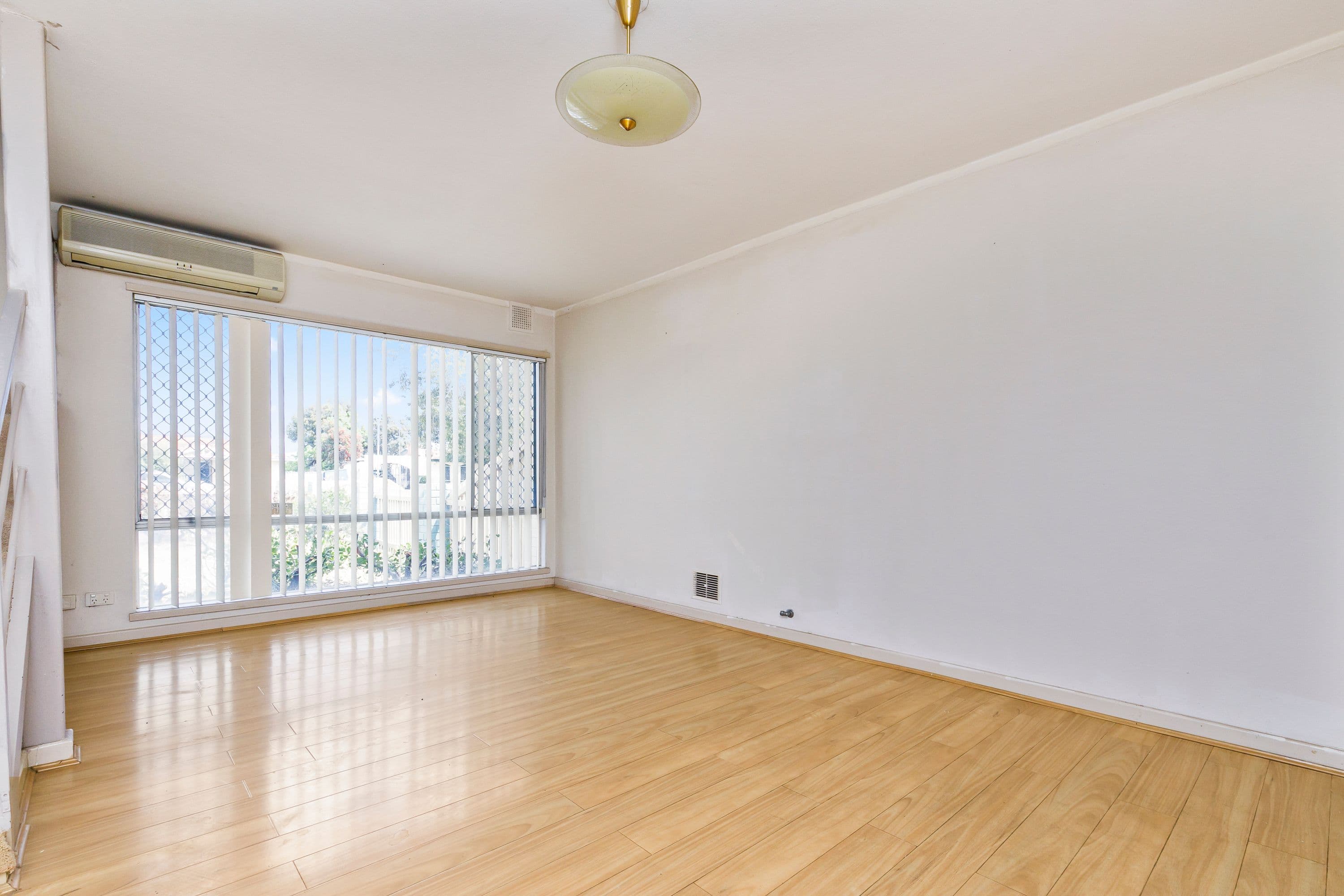 2 Hainsworth Avenue, Girrawheen WA 6064, Girrawheen - Thumbnail 5