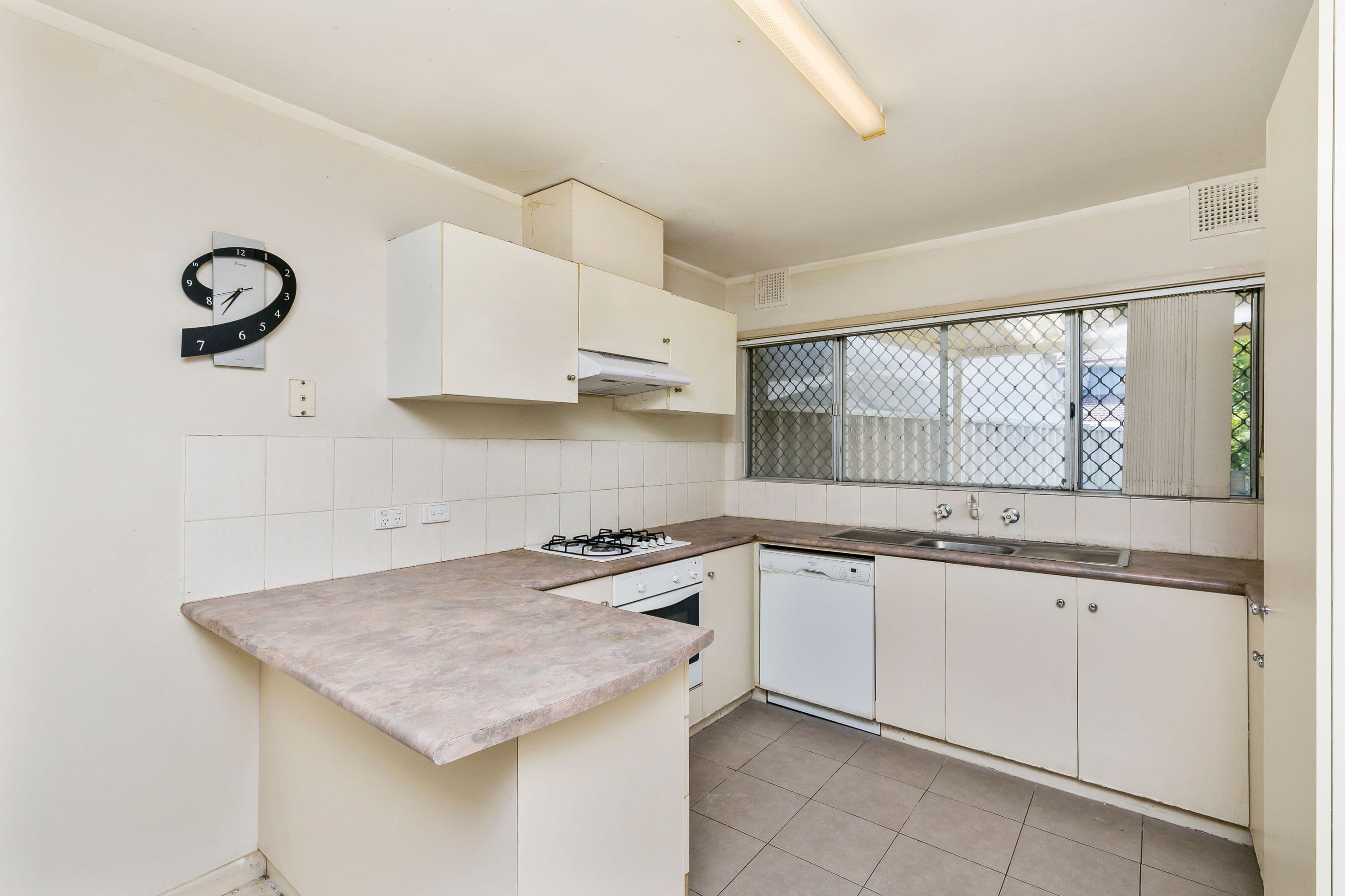 2 Hainsworth Avenue, Girrawheen WA 6064, Girrawheen - Thumbnail 7