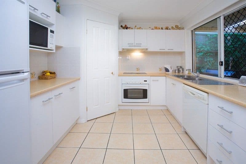 9 Harriet Court, SPRINGFIELD LAKES QLD 4300, Springfield Lakes - Thumbnail 2