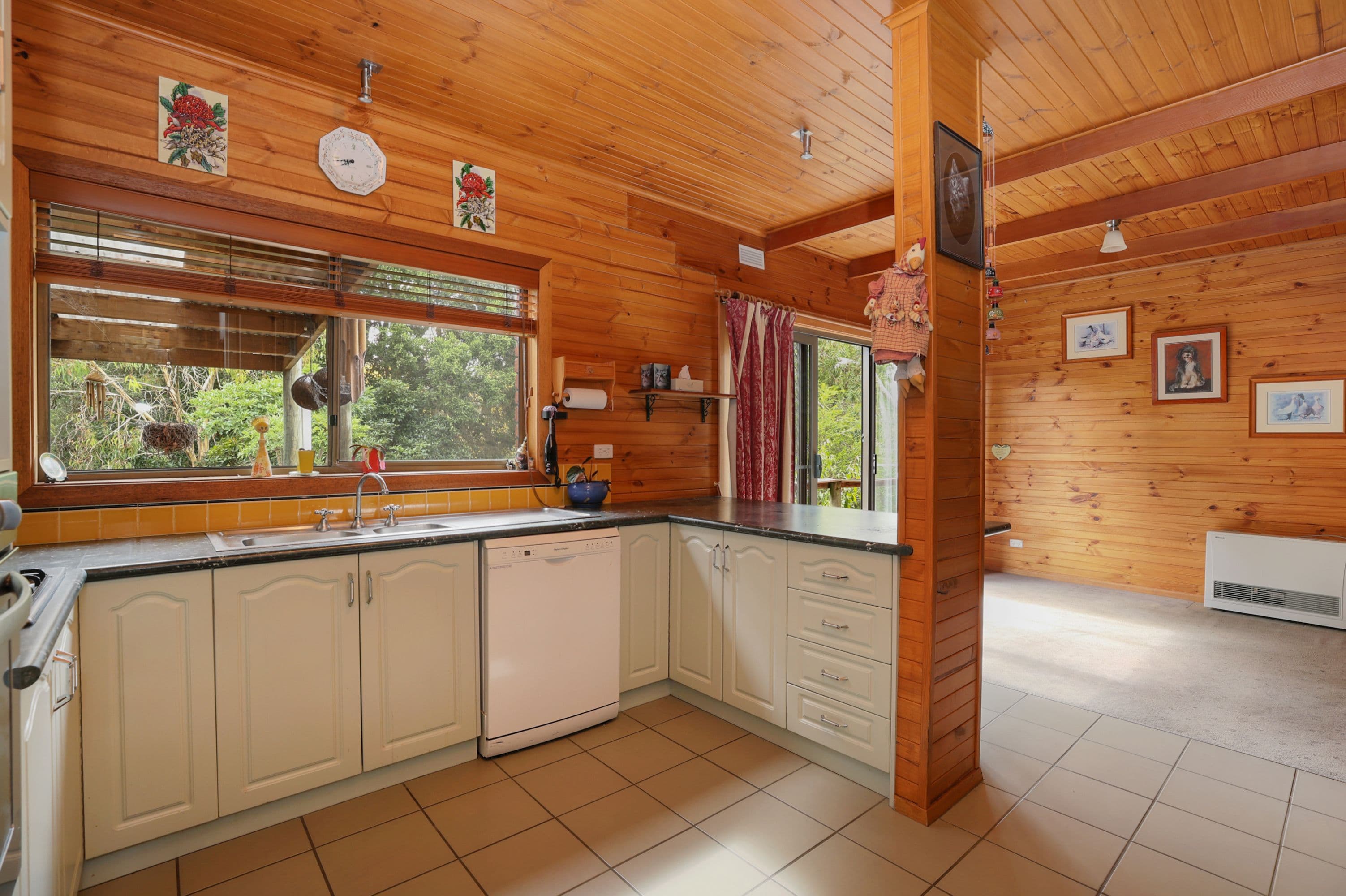 65 Calvert Street, Colac VIC 3250, Colac - Thumbnail 3