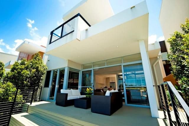 6067 Lugano Drive, HOPE ISLAND QLD 4212, Hope Island - Thumbnail 2