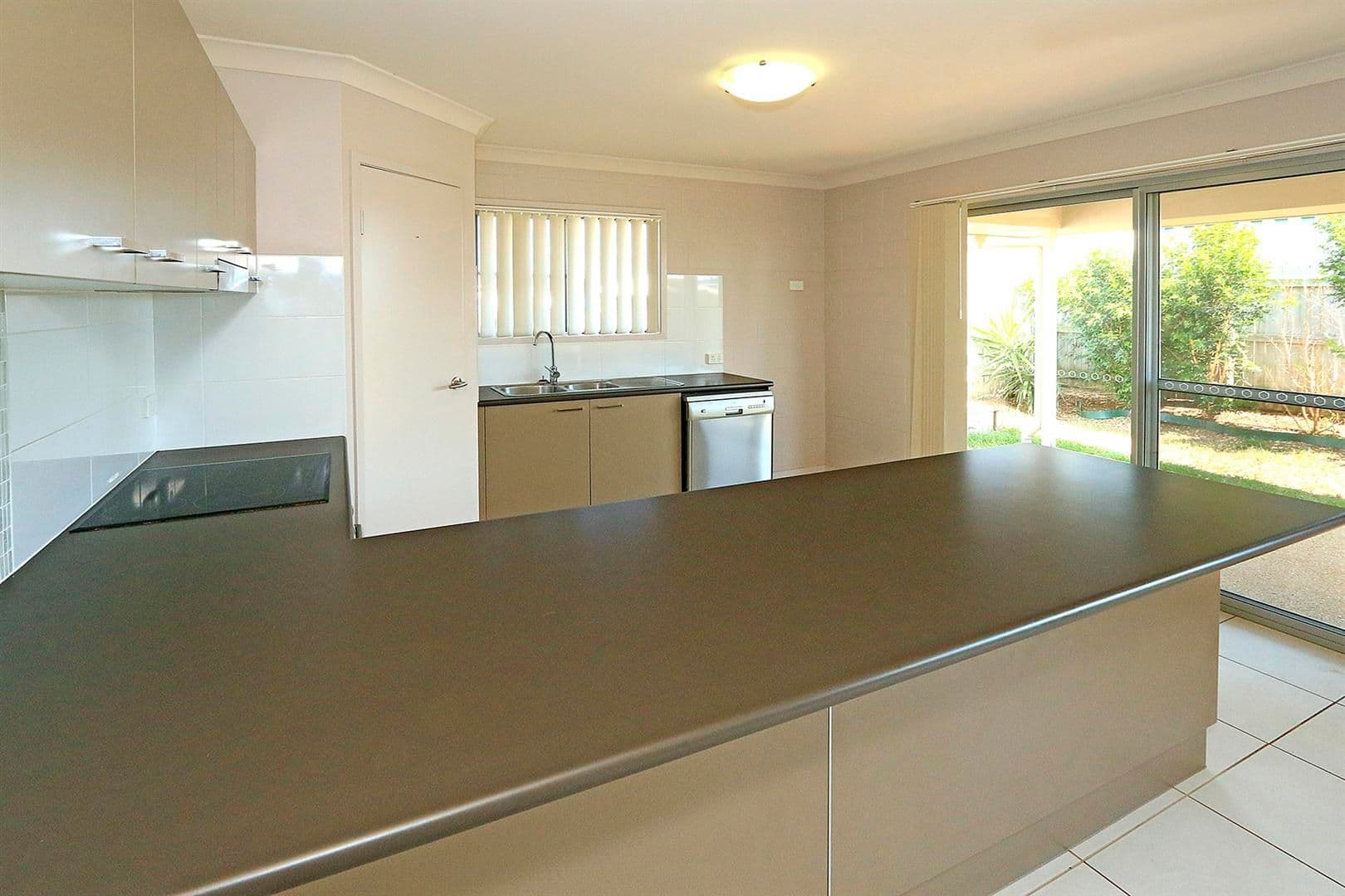 181 Lucas Street, Gracemere QLD 4702, Gracemere - Thumbnail 2
