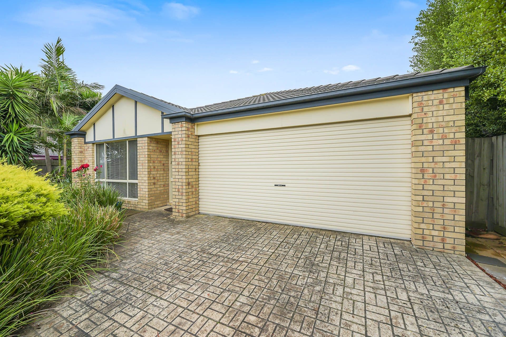 17 Kinsale View, Berwick VIC 3806, Berwick - Thumbnail 2