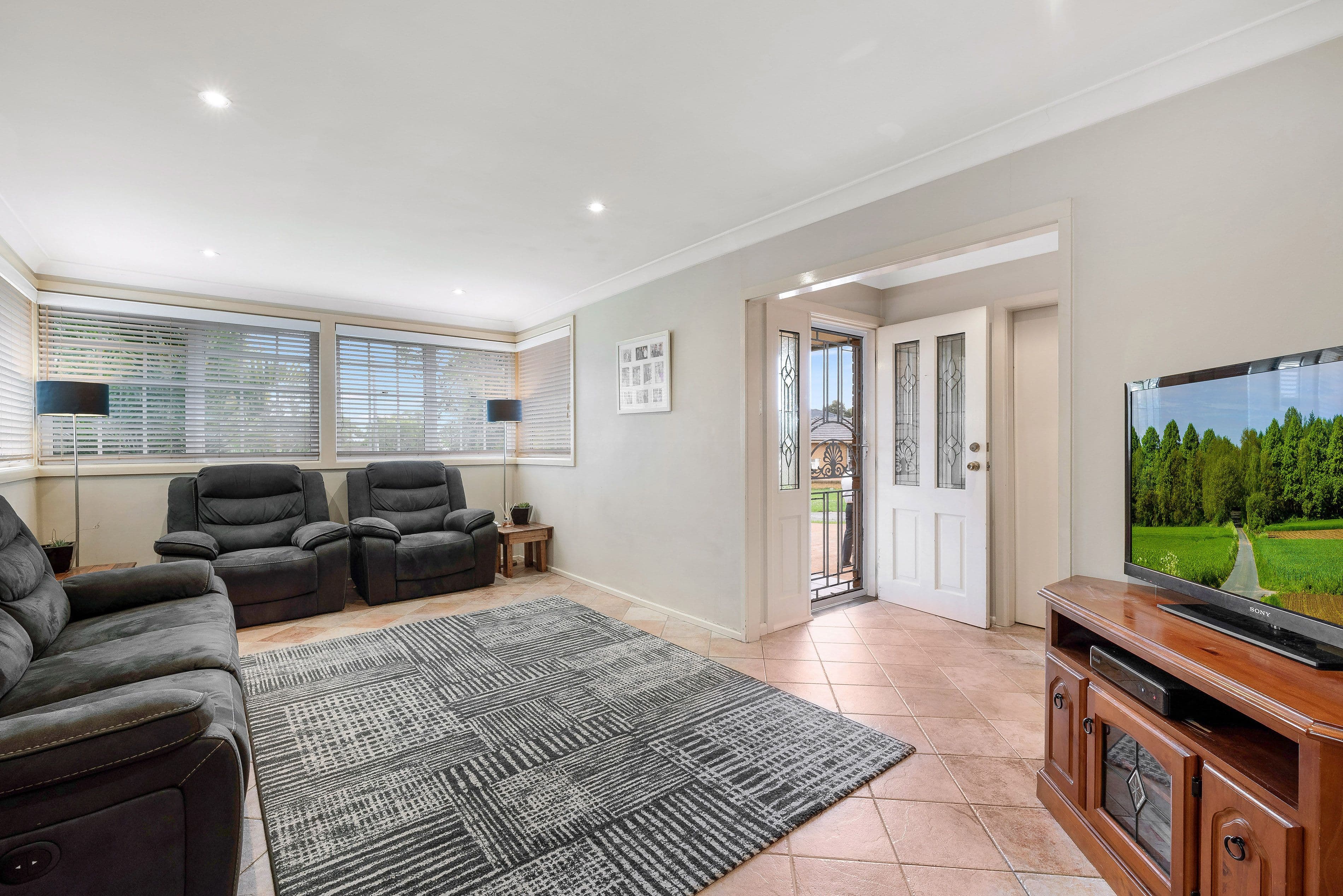 11 Kurrajong Avenue, Georges Hall NSW 2198, Georges Hall - Thumbnail 3