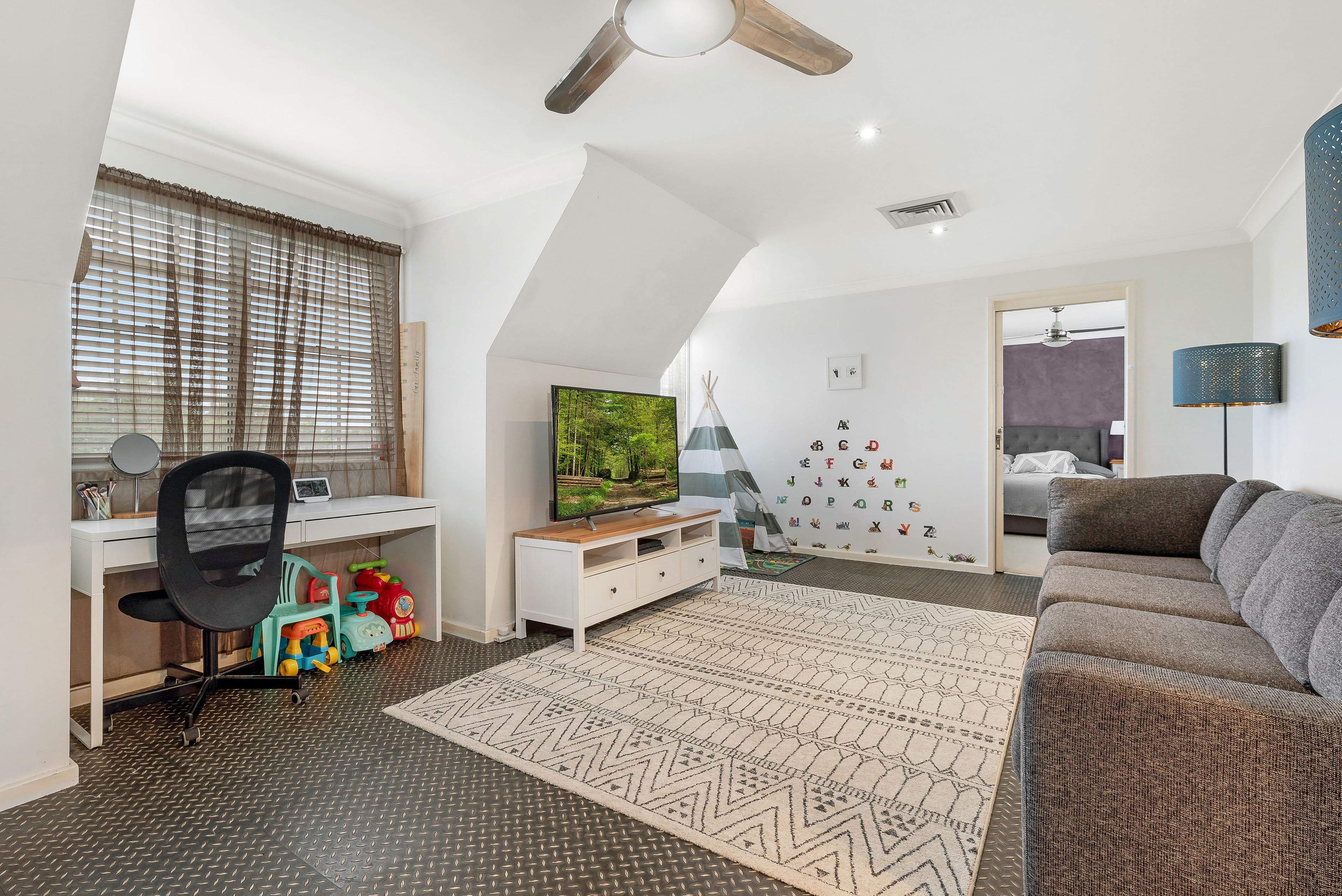 11 Kurrajong Avenue, Georges Hall NSW 2198, Georges Hall - Thumbnail 5