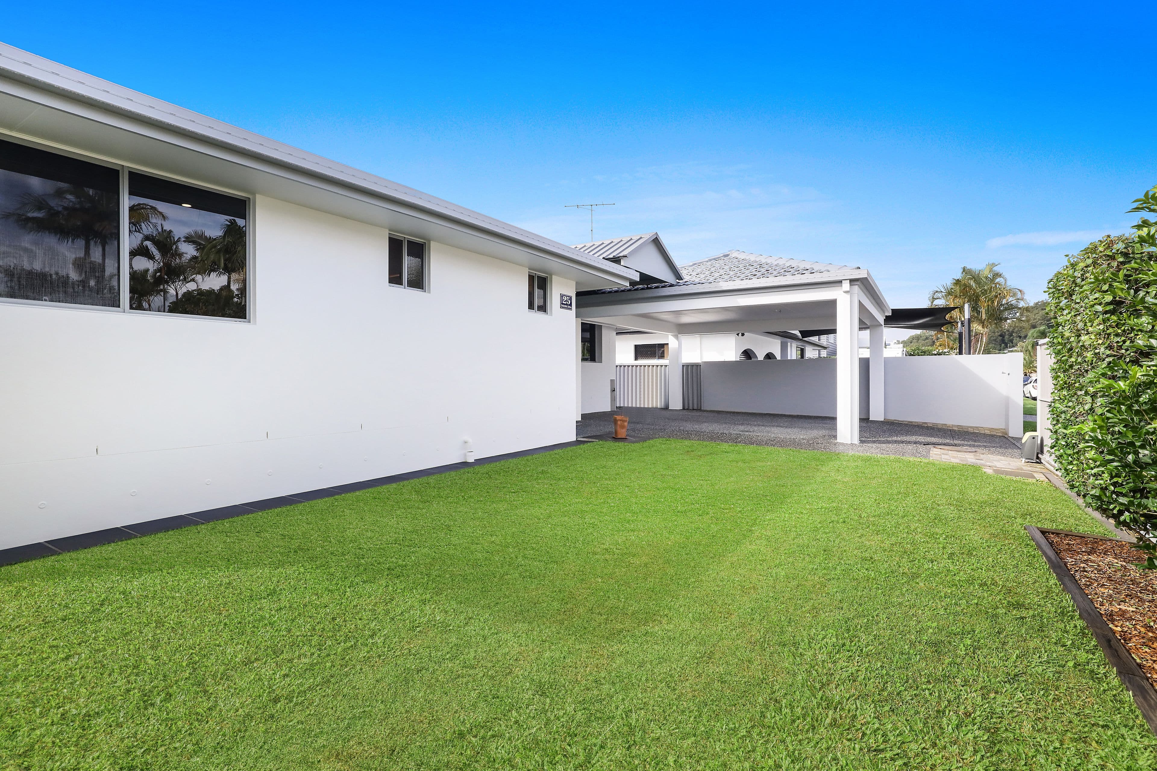 25 Dabchick Drive, Burleigh Waters QLD 4220, Burleigh Waters - Thumbnail 4