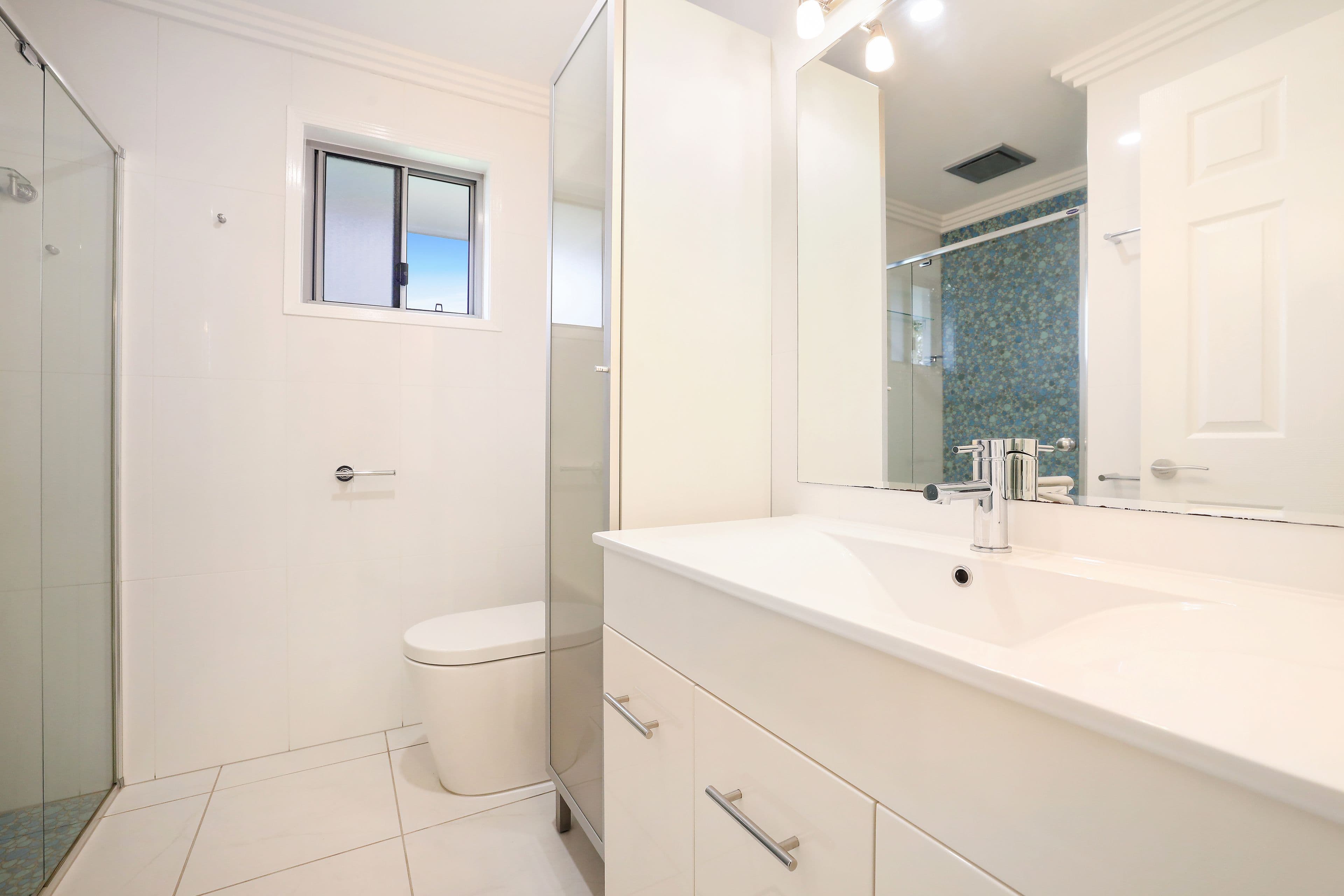 25 Dabchick Drive, Burleigh Waters QLD 4220, Burleigh Waters - Thumbnail 6