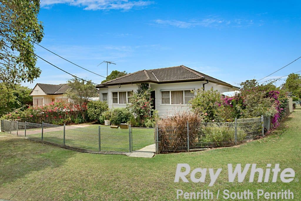 50 Elizabeth Crescent, Kingswood - Image 1