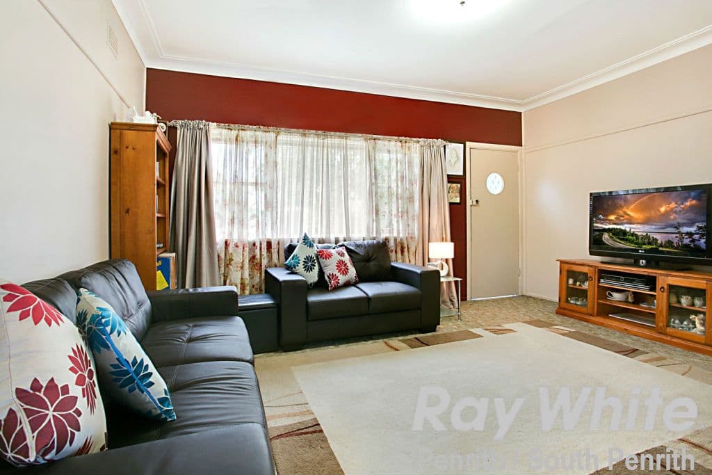 50 Elizabeth Crescent, Kingswood - Thumbnail 4