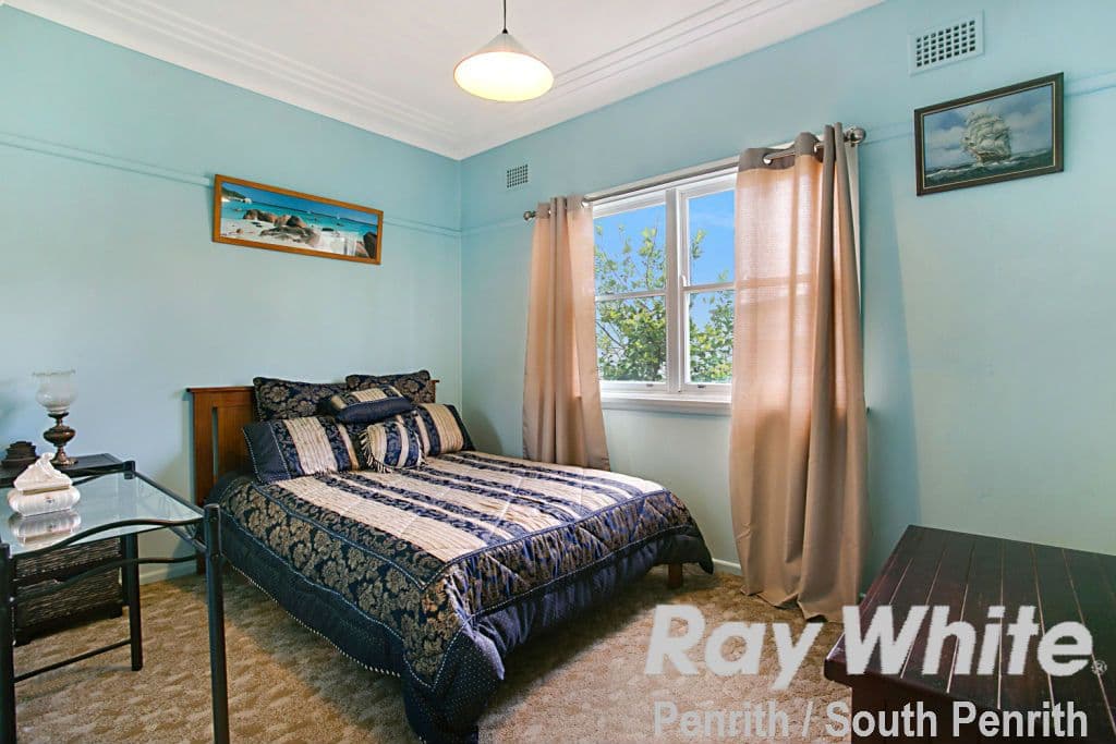 50 Elizabeth Crescent, Kingswood - Thumbnail 7