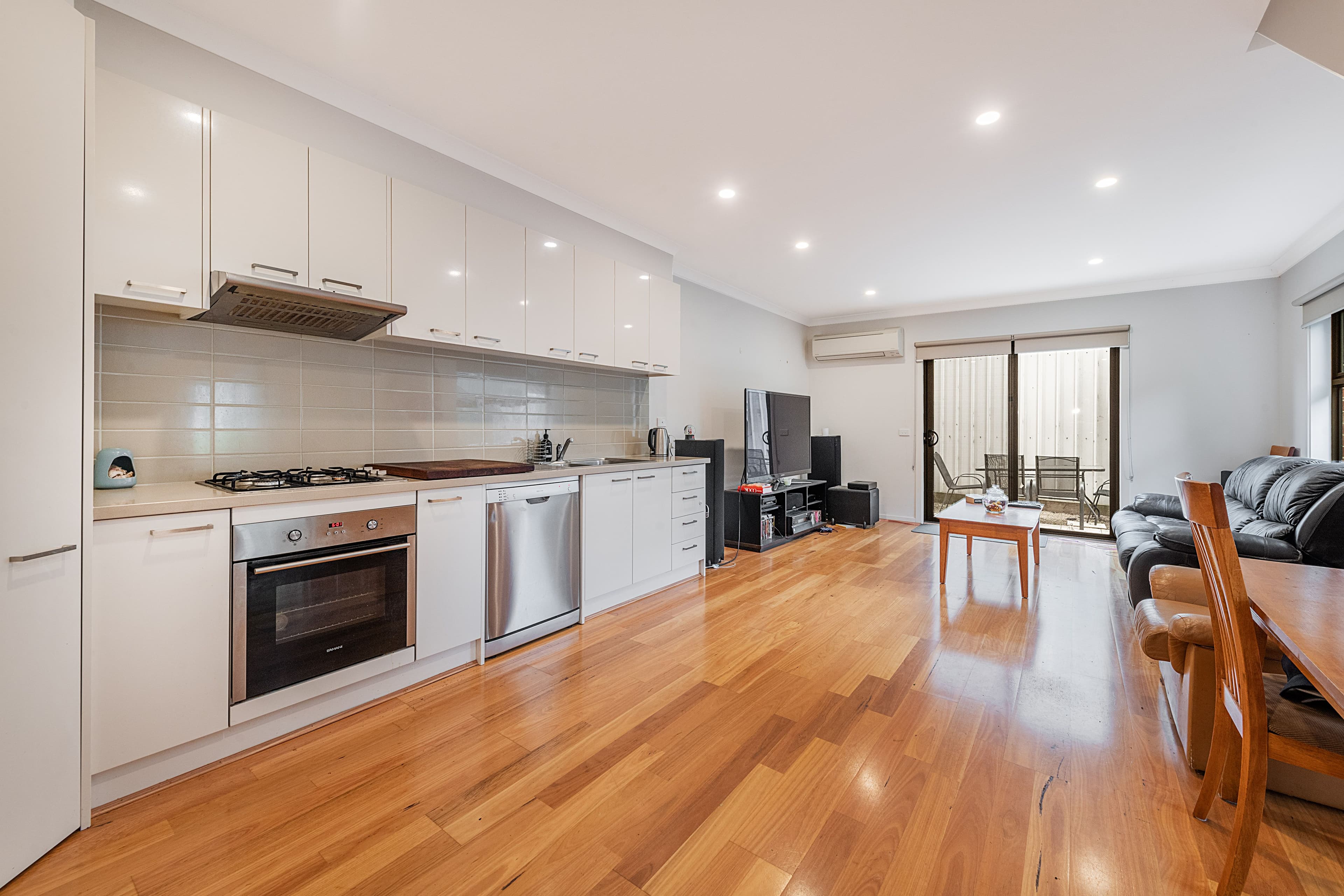 12 View Road, Bayswater VIC 3153, Bayswater - Thumbnail 2