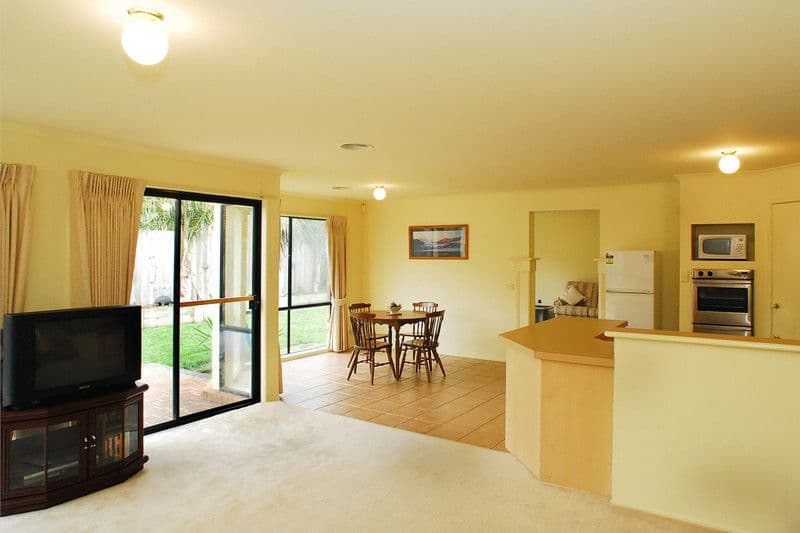 10 Newhaven Drive, BERWICK VIC 3806, Berwick - Thumbnail 2