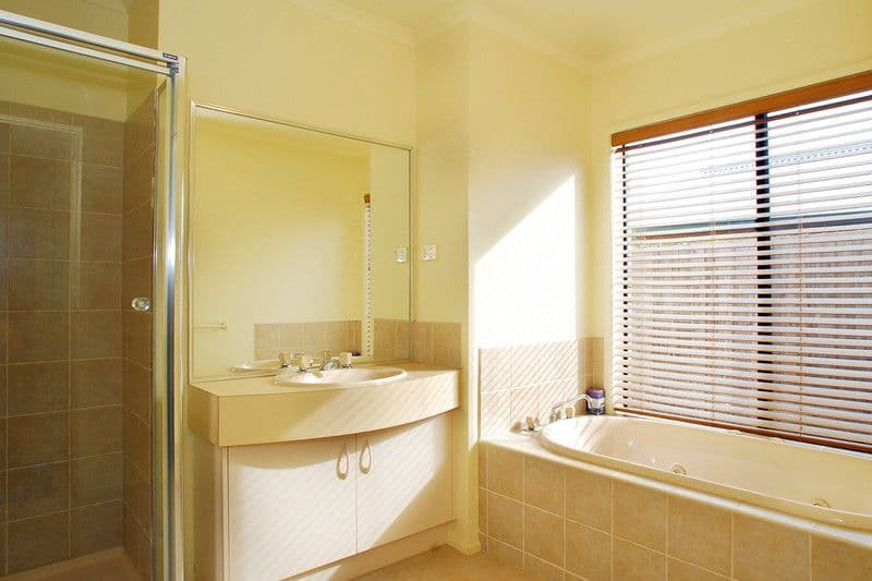 10 Newhaven Drive, BERWICK VIC 3806, Berwick - Thumbnail 7