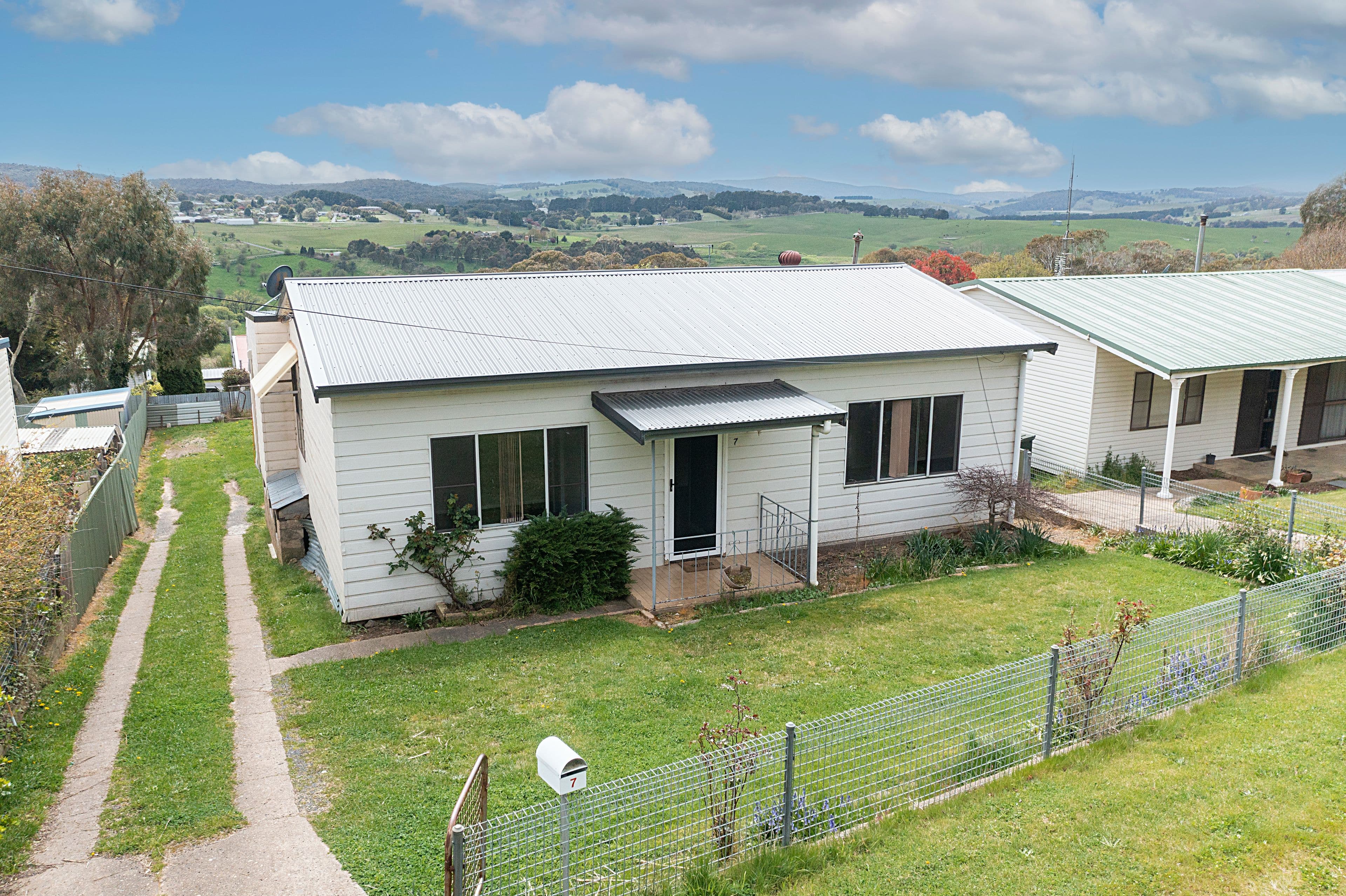 7 Jenolan Street, Oberon NSW 2787, Oberon - Image 1