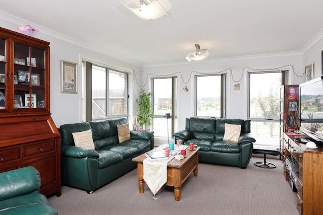 110 Lance Hill Avenue, DUNLOP ACT 2615, Dunlop - Thumbnail 2