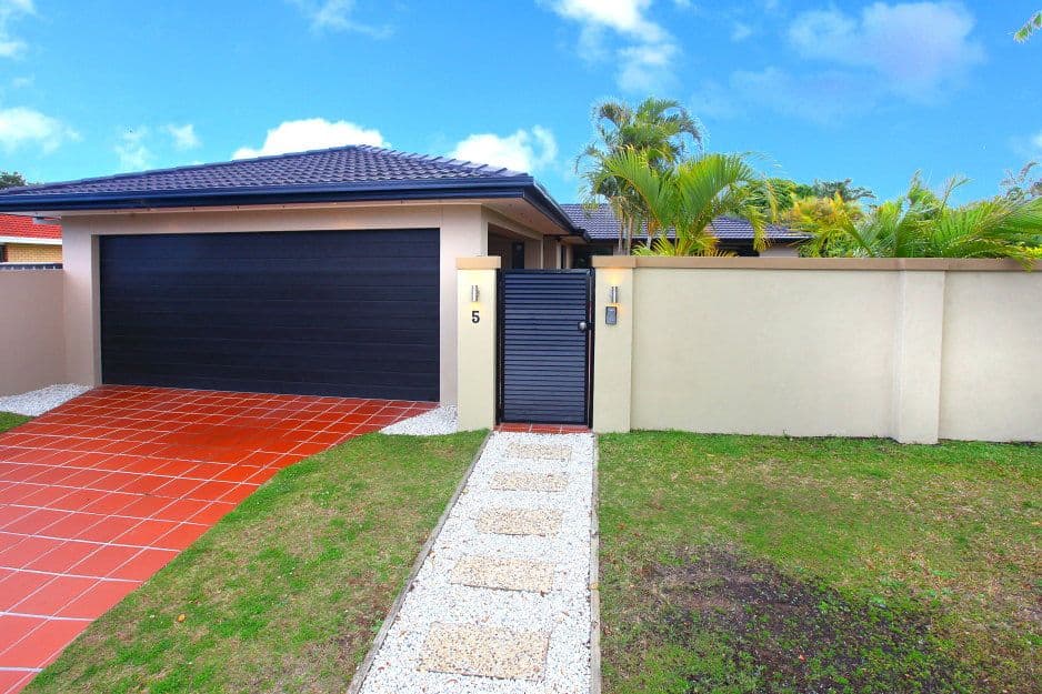 5 Mcilwraith Avenue, SORRENTO QLD 4217, Sorrento - Thumbnail 2