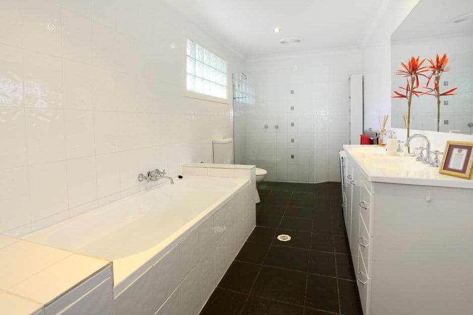 5 Mcilwraith Avenue, SORRENTO QLD 4217, Sorrento - Thumbnail 7