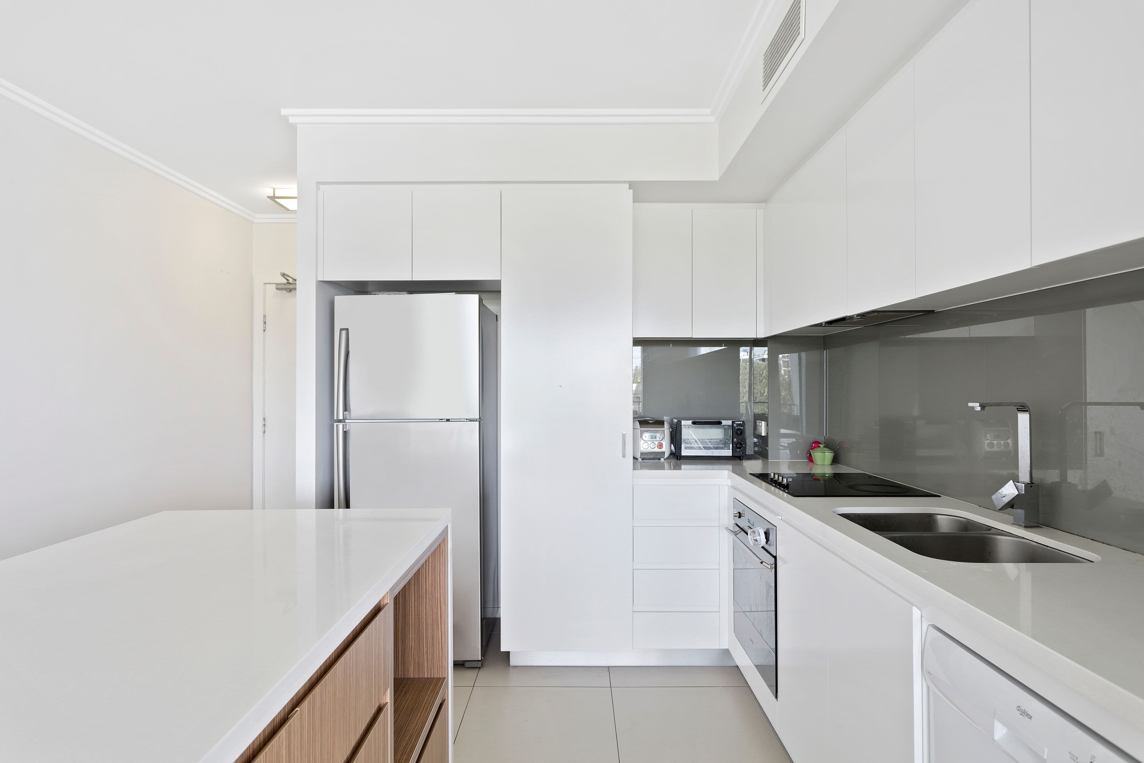 9 Moores Crescent, Varsity Lakes QLD 4227, Varsity Lakes - Thumbnail 3